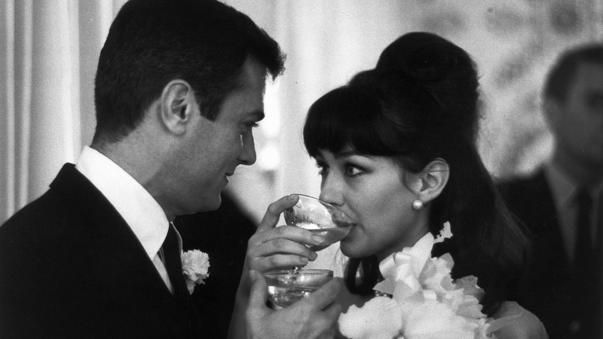 Tony Curtis y Christine Kaufmann se casaron luego de protagonizar la comedia Wild and Wonderful (Getty Images)