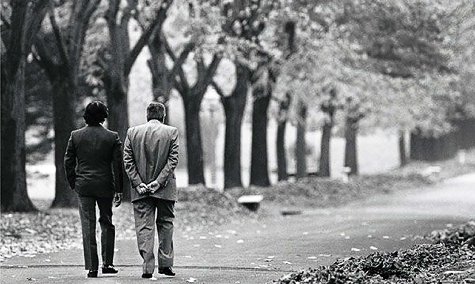 Los ex presidentes Carlos Menem y Raúl Alfonsín sellando el Pacto de Olivos (NA: archivo/Presidencia)