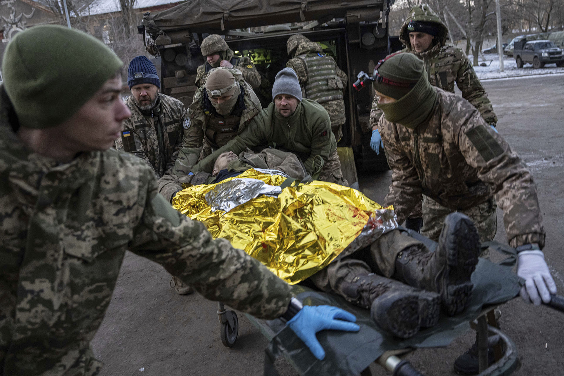 Ukrainian military medics carry a wounded Ukrainian serviceman evacuated from the battlefield to a hospital in Donetsk region, Ukraine, Monday, January 9, 2023. The serviceman did not survive.  (AP Photo/Evgeniy Maloletka)