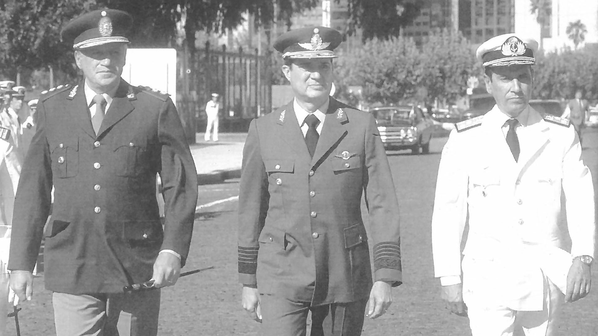 La tercera Junta Militar de Gobierno que gobernó el país entre 1981 y 1982 estuvo integrada por Leopoldo Fortunato Galtieri, Basilio Lami Dozo y Jorge Isaac Anaya