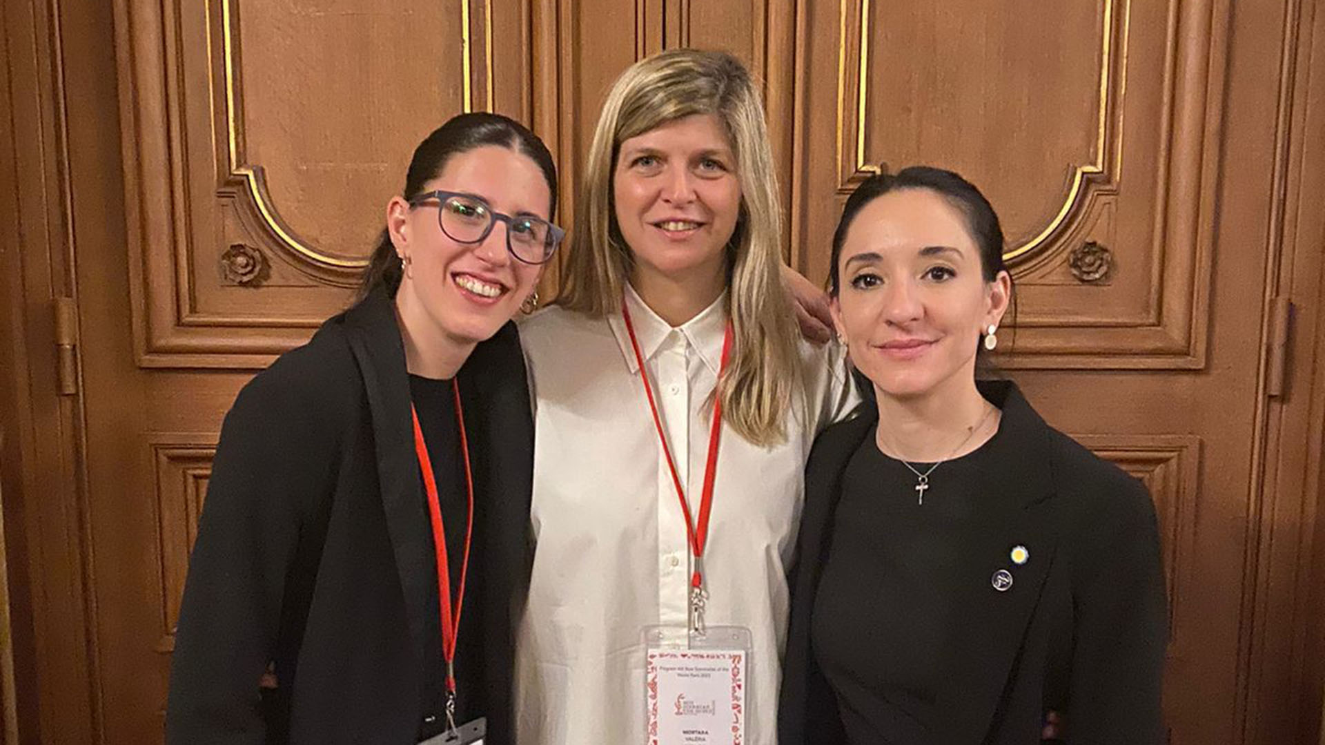 Andrea Donadio, Valeria Mortara (AAS) y Valeria Gamper en el marco del Mundial de Sommeliers de París (MArcela RIenzo)