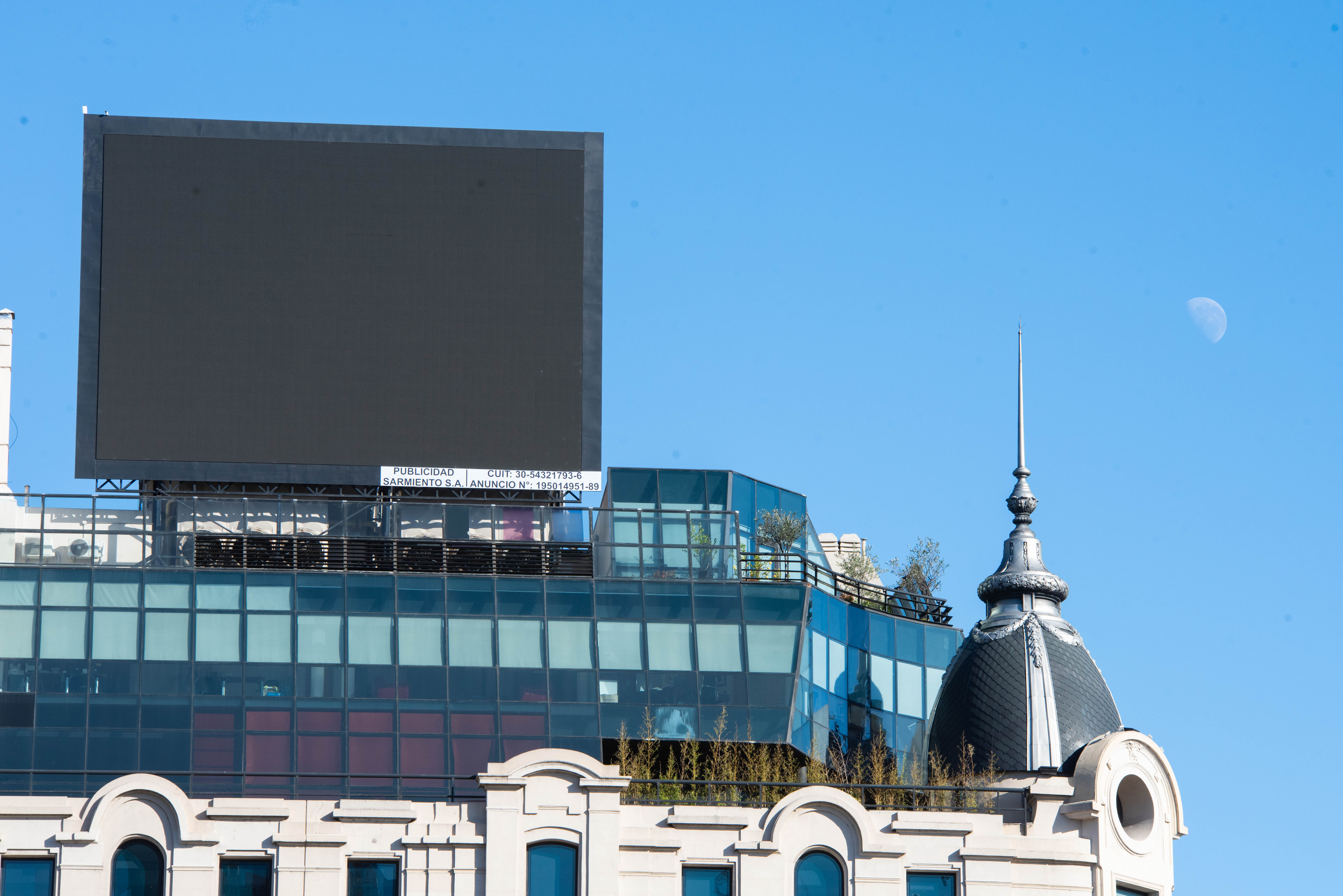 Uno de los clásicos techos de la Ciudad de Buenos Aires, sin anuncios publicitarios.