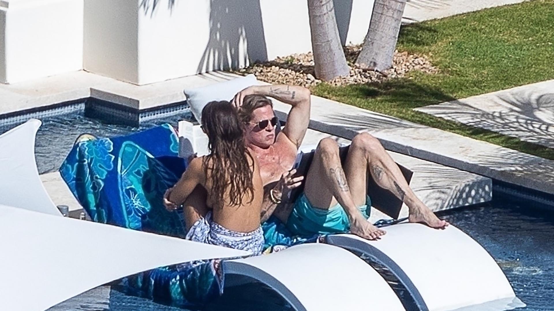 Tatuajes Y Topless Las Fotos Que Confirman El Romance De Brad Pitt Y Su Nueva Novia Inés De 7657