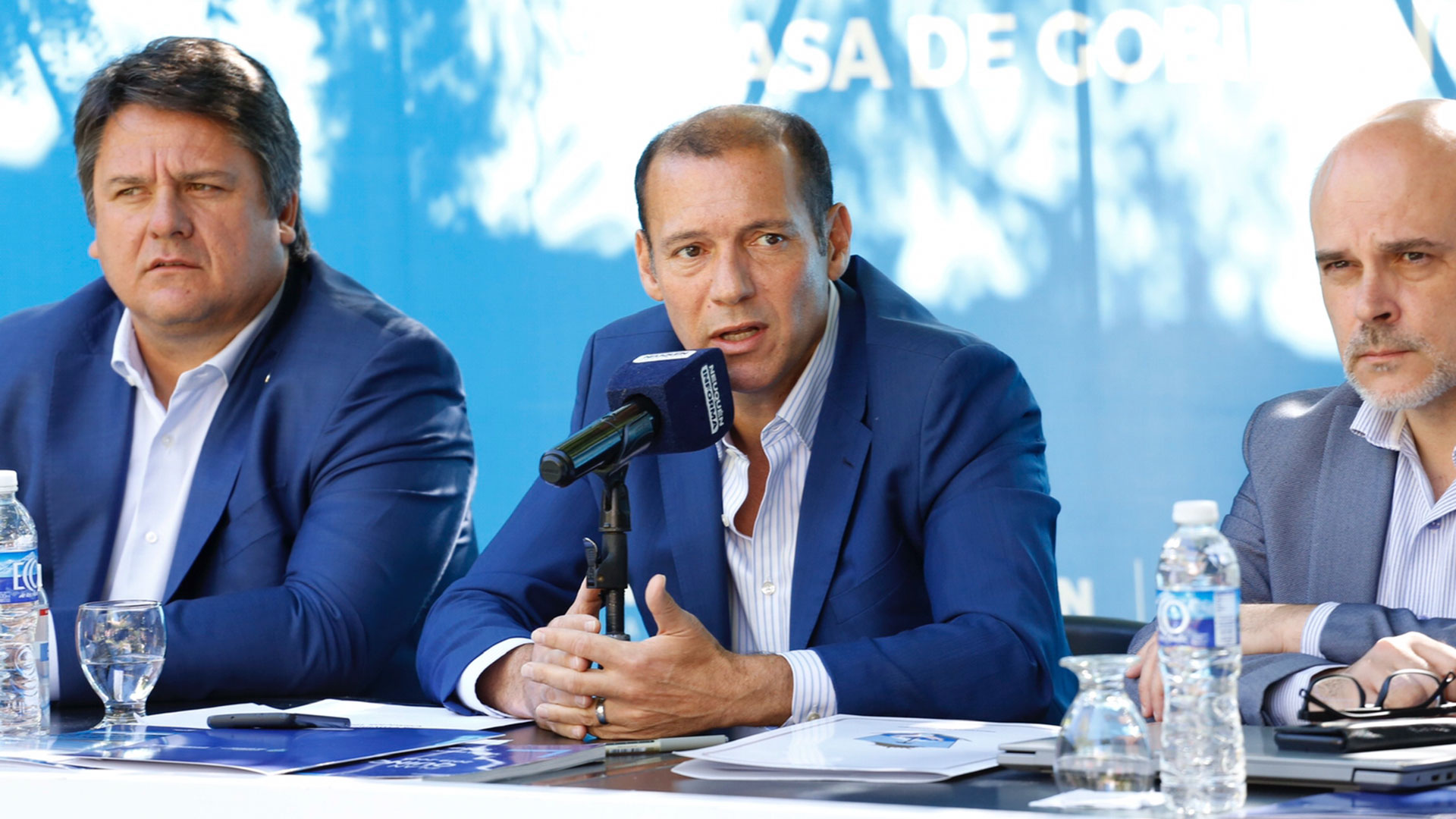 El gobernador de Neuquén, Omar Gutiérrez, anunció en conferencia de prensa el llamado a elecciones provinciales para el 16 de abril. (@OmarGutierrezOk)
