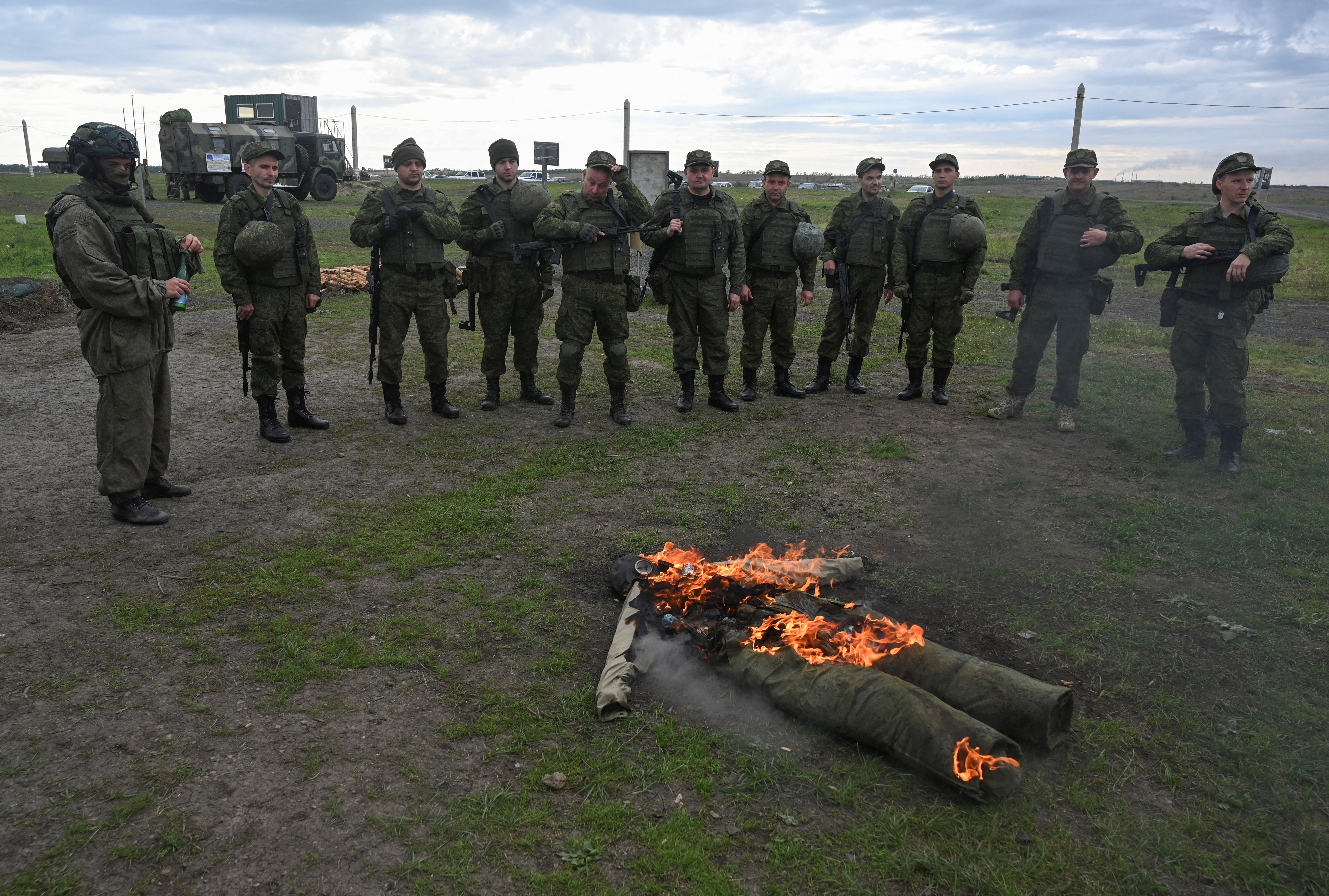 Los nuevos soldados movilizados de Vladimir Putin reciben instrucción militar antes de ser trasladados a Ucrania, en Rostov, Rusia, este 4 de octubre (Reuters)