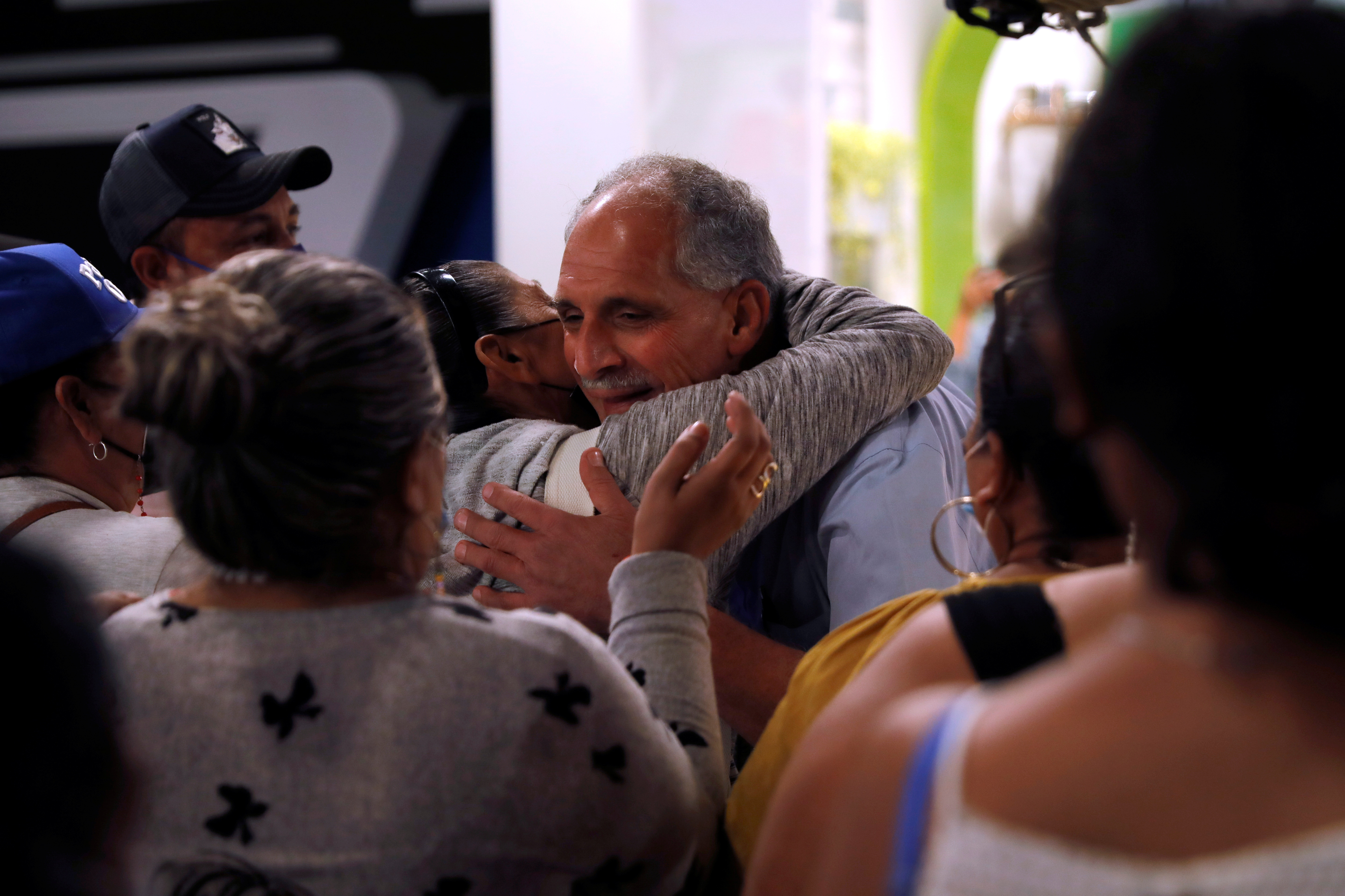 El video de una comerciante de Mar del Plata que espantó a un ladrón con una cuchilla: “Volá, volá, volá”