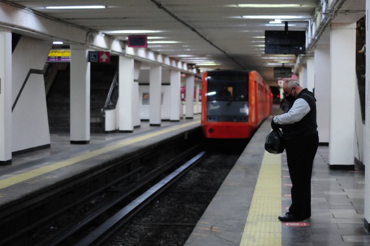 Servicio de la Línea 7 del Metro fue suspendido de forma parcial