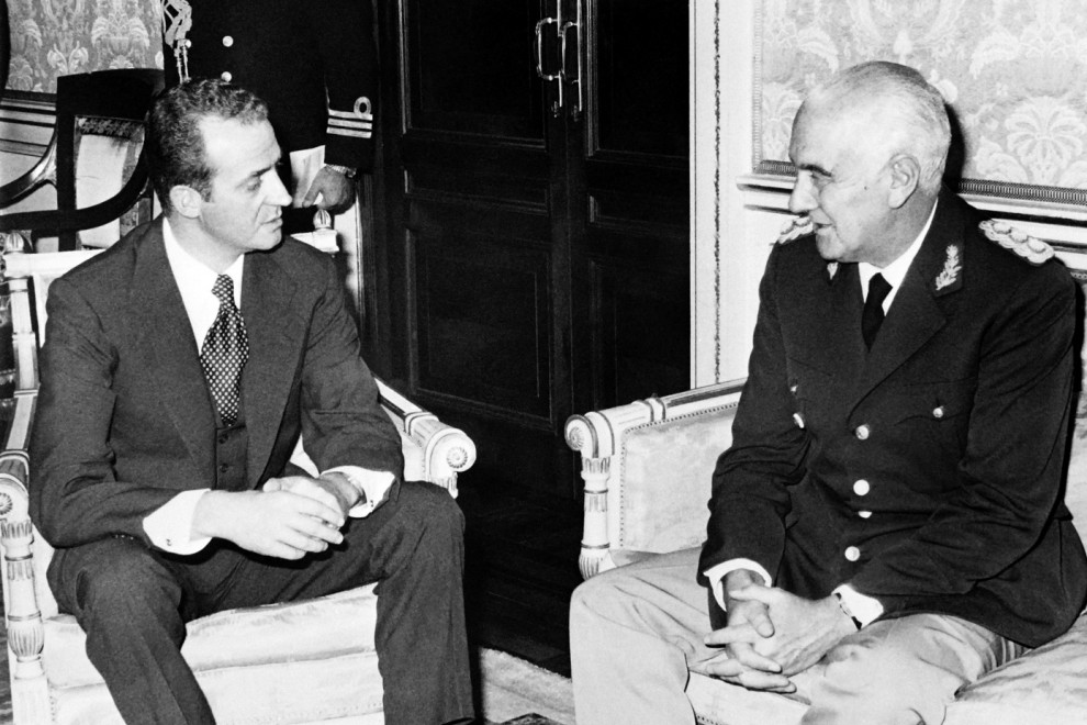En plena campaña, Lanusse viajó a Madrid para sembrar el rumor de un posible acuerdo con el General. En la foto, con el príncipe Juan Carlos