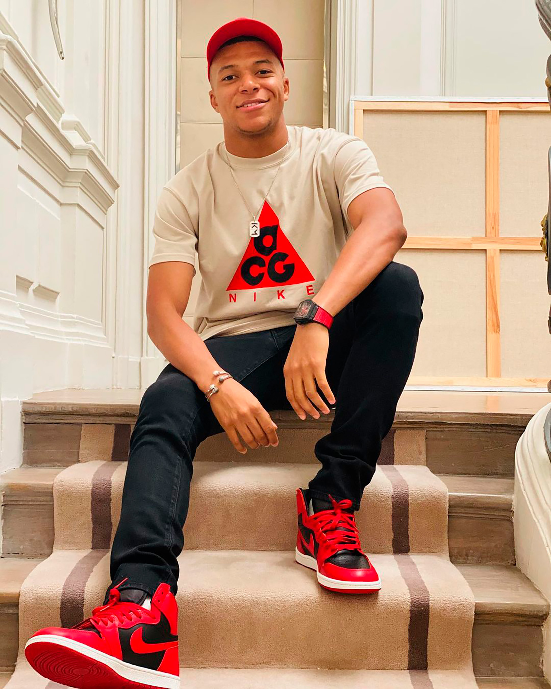 Kylian Mbappé disfruta de su lujosa vivienda en París 