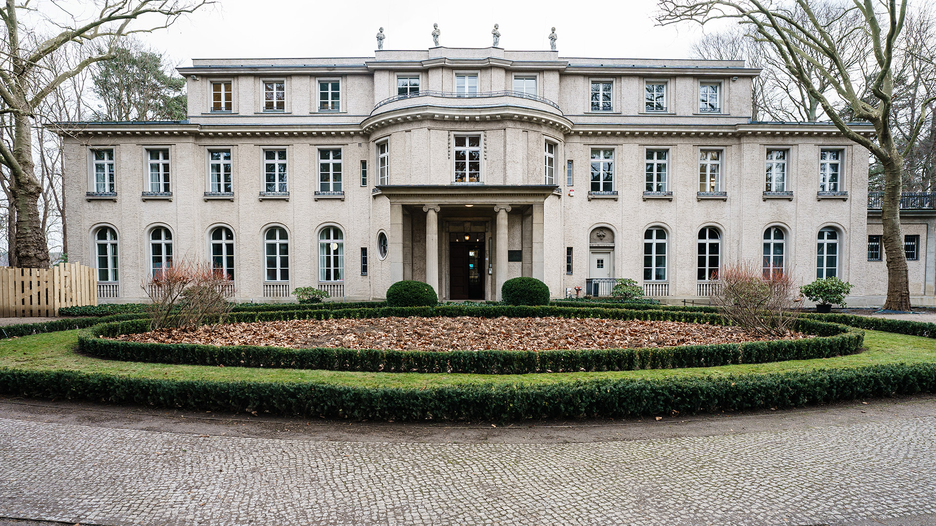 La villa de Wannsee en la que se reunieron quince jerarcas nazis liderados por Reinhard Heydrich para determinar la Solución Final  (Clemens Bilan - Pool / Getty Images)