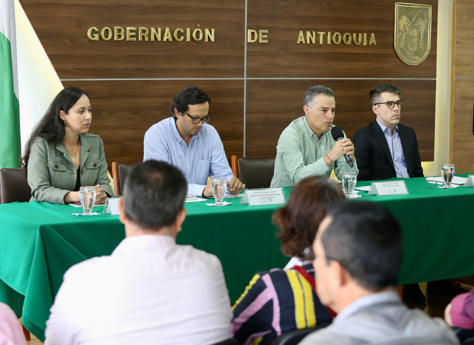 Gobernador Aníbal Gaviria denunció presencia de grupos armados en zonas rurales de Antioquia