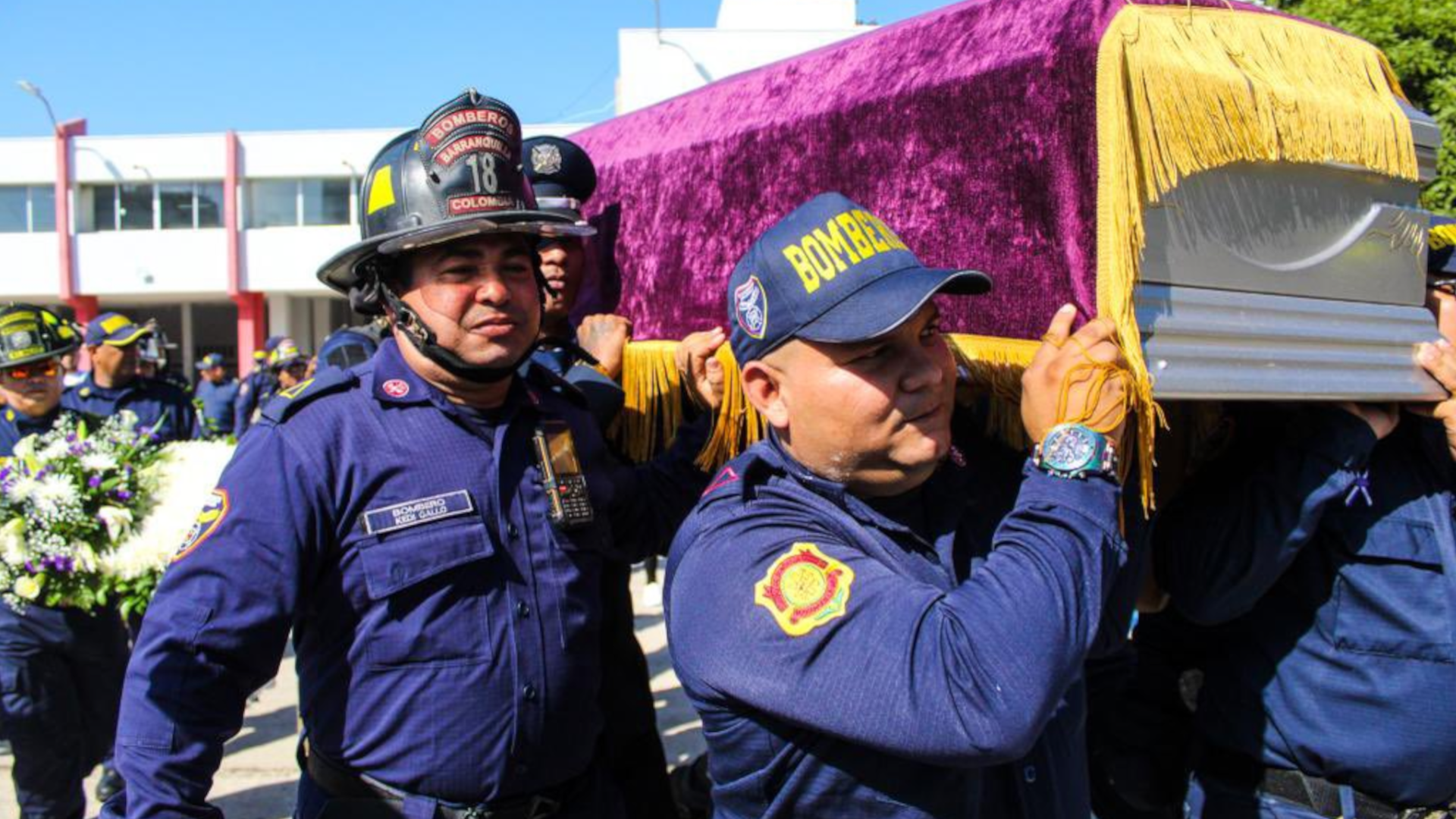 En imágenes: el último adiós al bombero Javier Solano, quien murió en el  incendio de gran magnitud en Barranquilla - Infobae