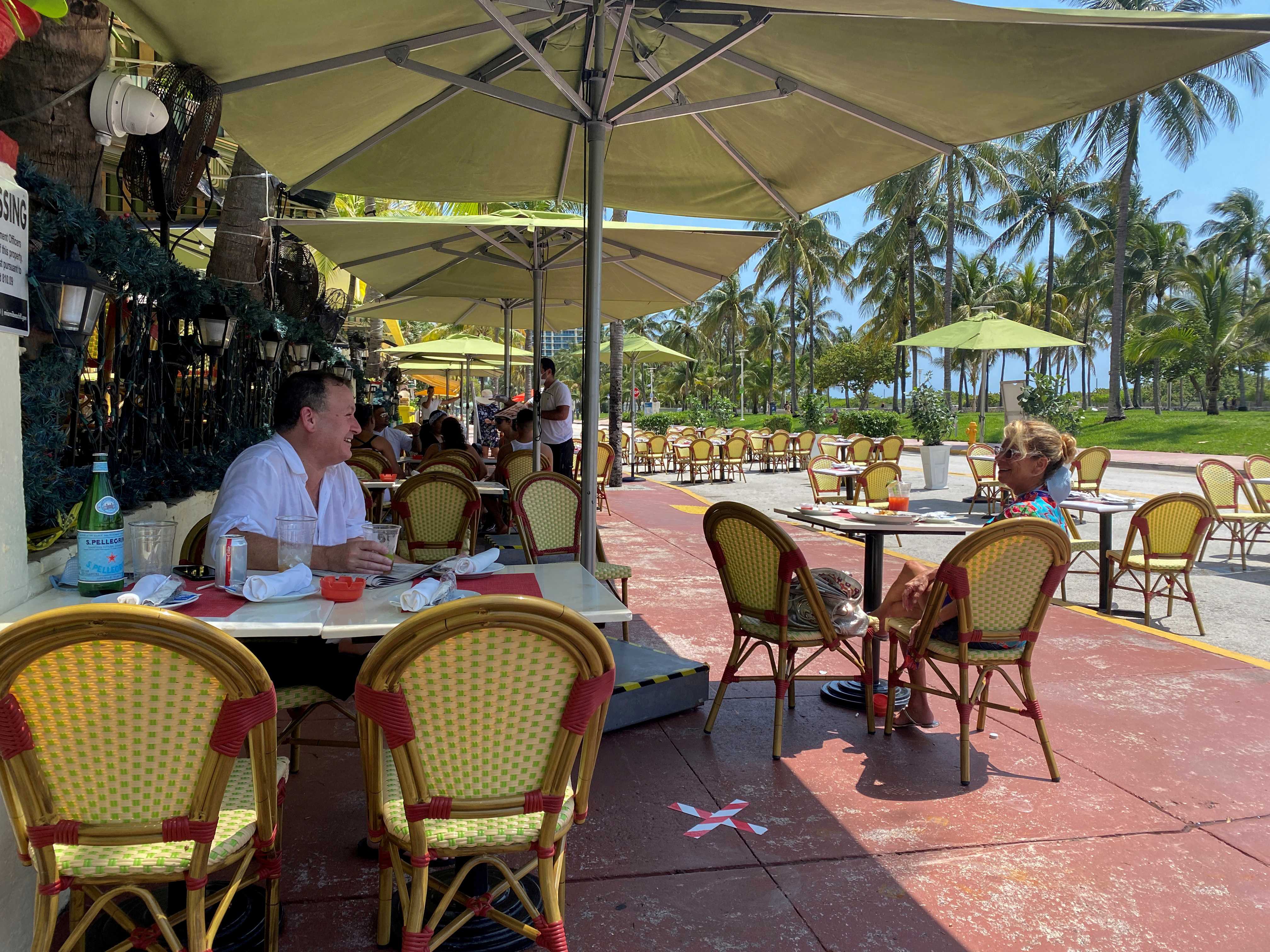La demanda por alquilar o vender locales para la gastronomía en Miami es tan alta que las ofertas duran muy poco
REUTERS/Zachary Fagenson/File Photo