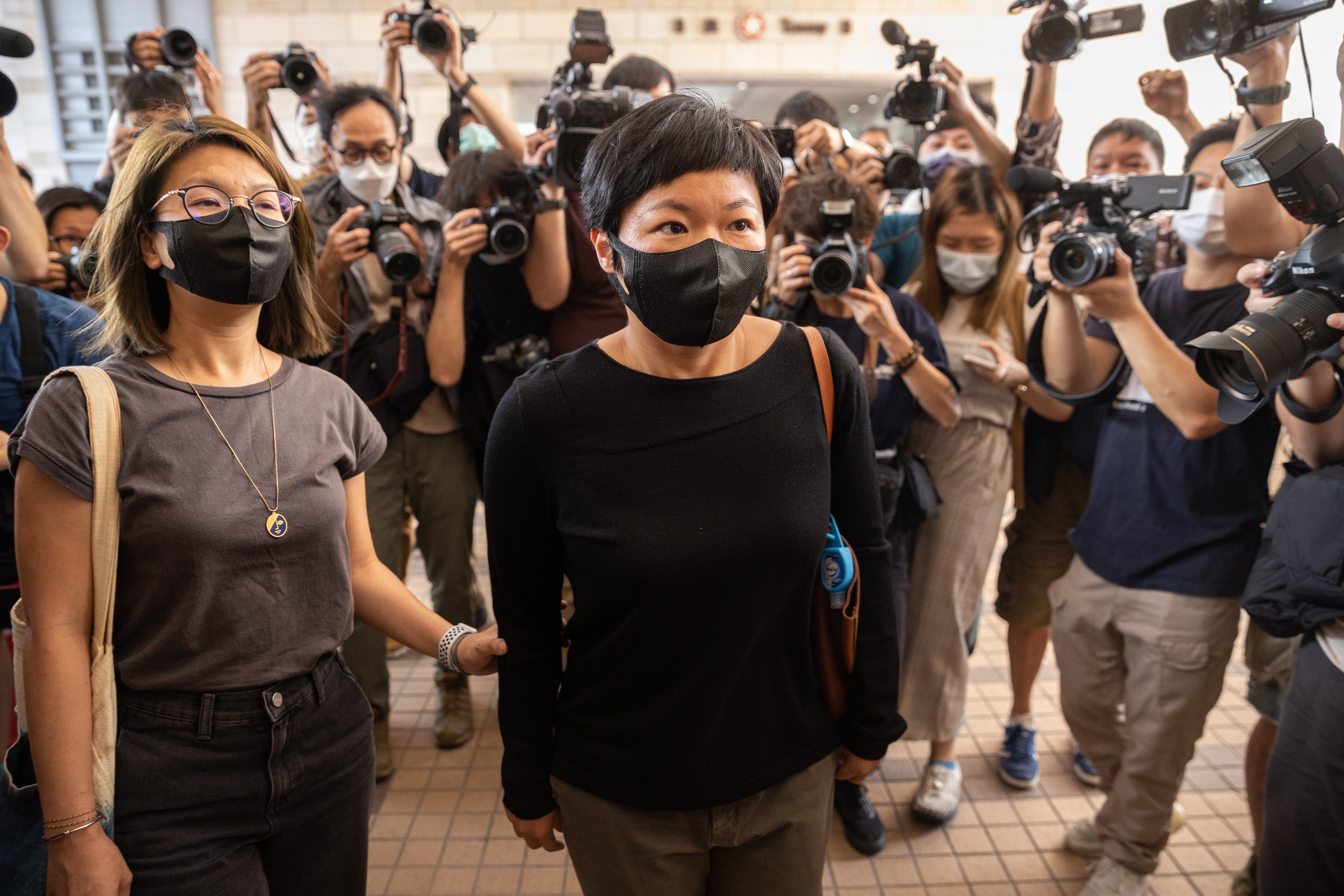 La reportera hongkonesa Bao Choy Yuk-ling, de 37 años y productora independiente de la televisión pública RTHK, condenada por reportaje sobre protestas (EFE/EPA/JEROME FAVRE)