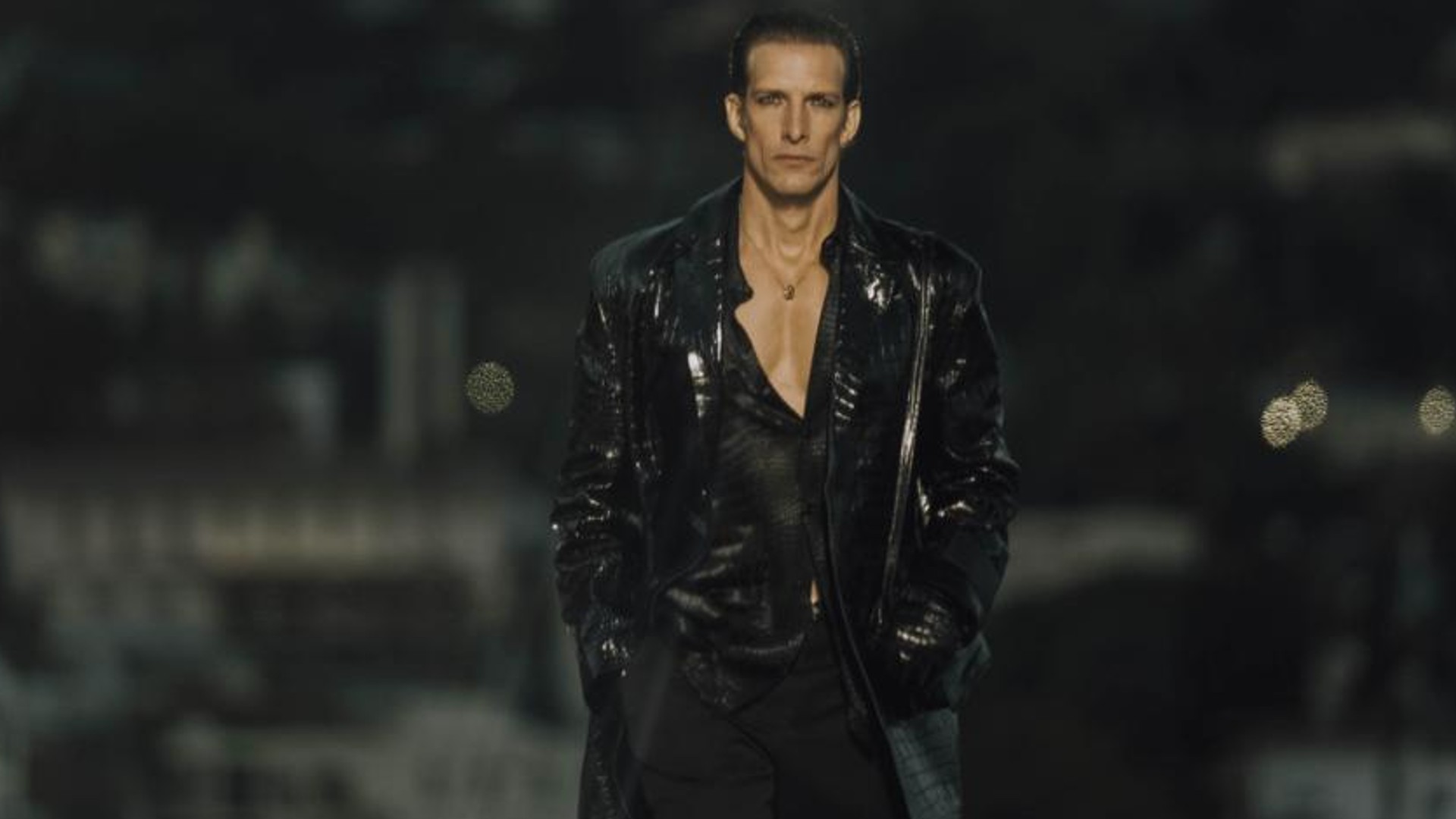 Iván De Pineda volvió a desfilar para Versace 20 años después y estallaron sus fans (Foto: Instagram)