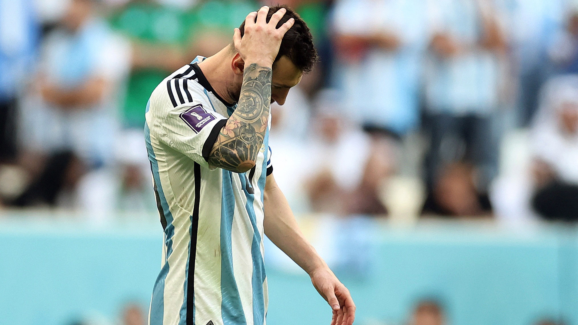 Las imágenes del fastidio de Messi en la derrota de la selección