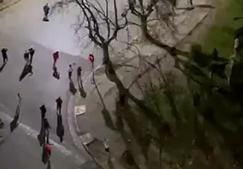 Barras de Estudiantes y Gimnasia protagonizaron un violento enfrentamiento en La Plata