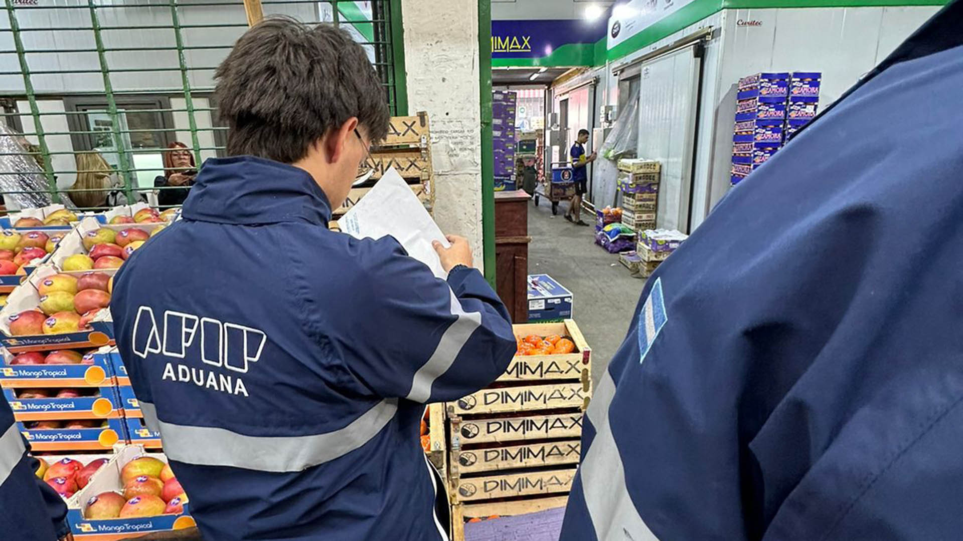 Un operativo de AFIP-Aduana recorrió las instalaciones del Mercado Central y realizó inspecciones en empresas importadoras 