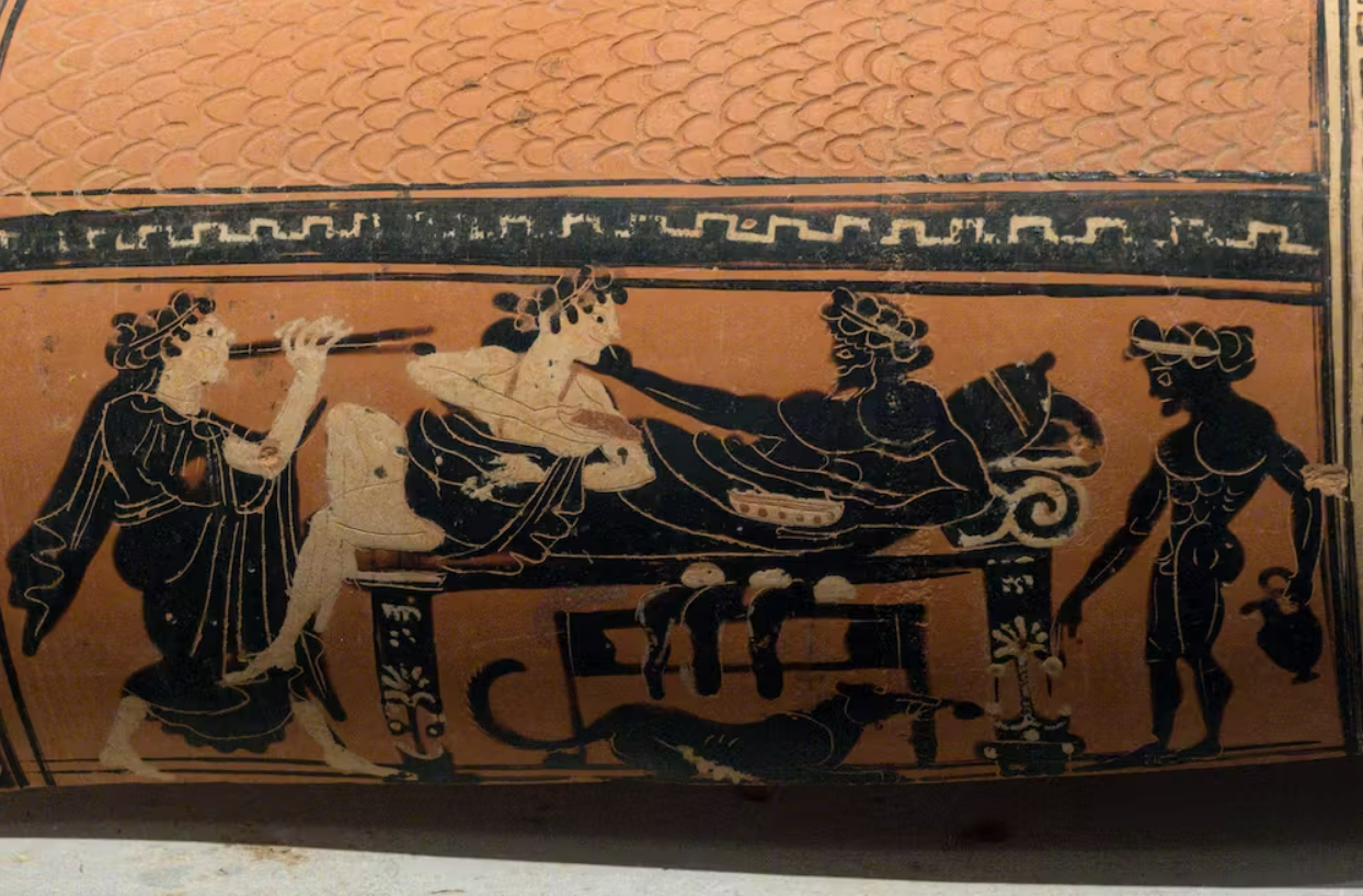 Mujer y hombre en un banco entre un flautista y un criado. Cerámica, siglo VI a.C. Museo Arqueológico, Corinto.