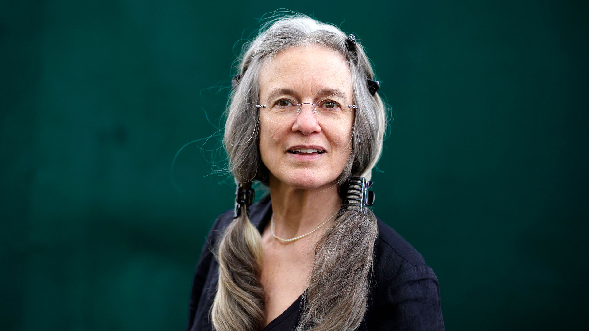 Sharon Olds: vitalidad, intimidad y eso que sólo puede ser dicho por la  poesía - Infobae