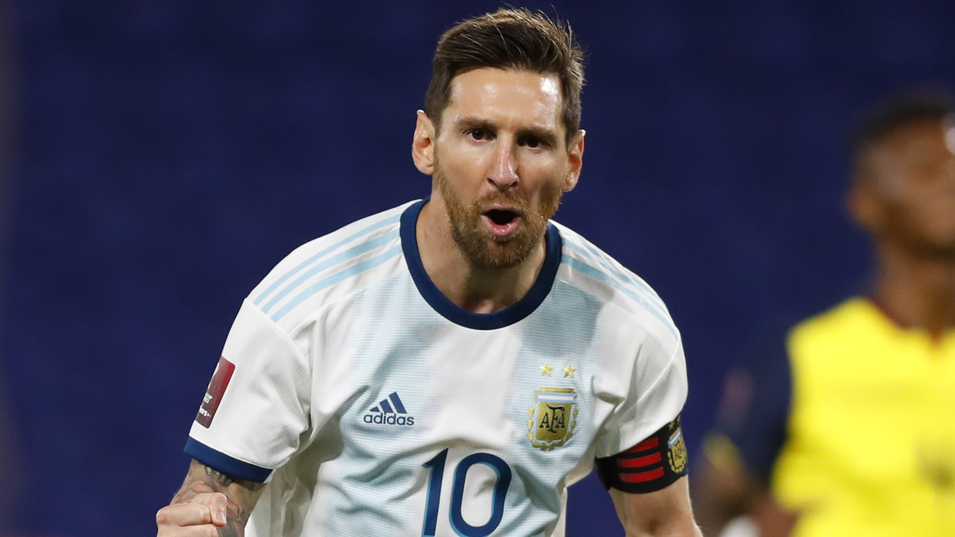 Ante la falta de público, Messi le grita su gol a la cámara (AFP)