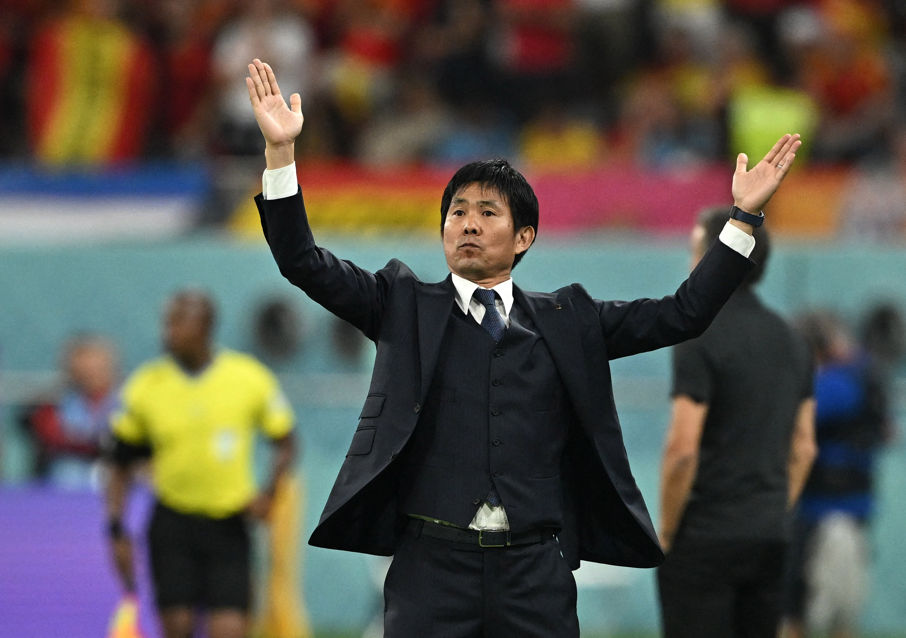 El entrenador japonés, Hajime Moriyasu, festeja la victoria épica ante España (REUTERS/Dylan Martinez)