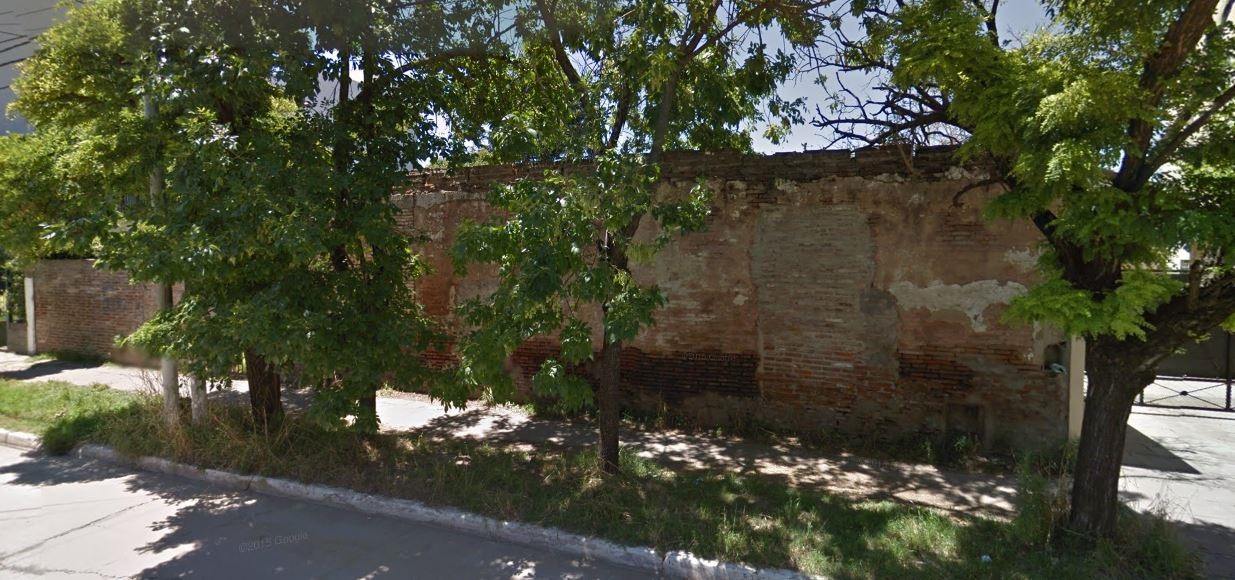 Más misterios. Solo queda un paredón de la casa que habría habitado su hija Magdalena, en Cañuelas. Fotografía gentileza Ariel Ortiz.