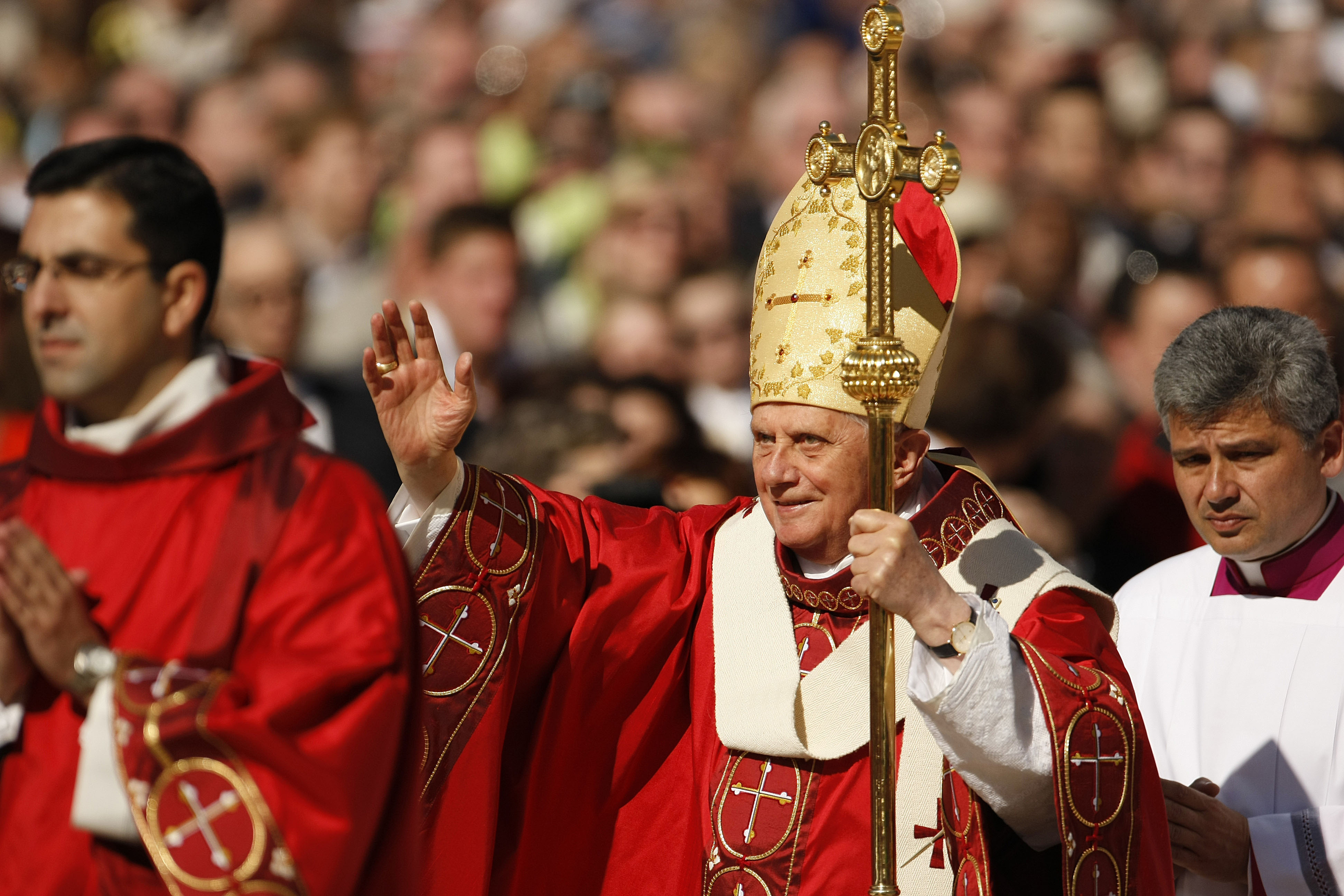 Francisco comentó que la renuncia de Benedicto XVI no debe convertirse en "algo así como una moda" (AP)