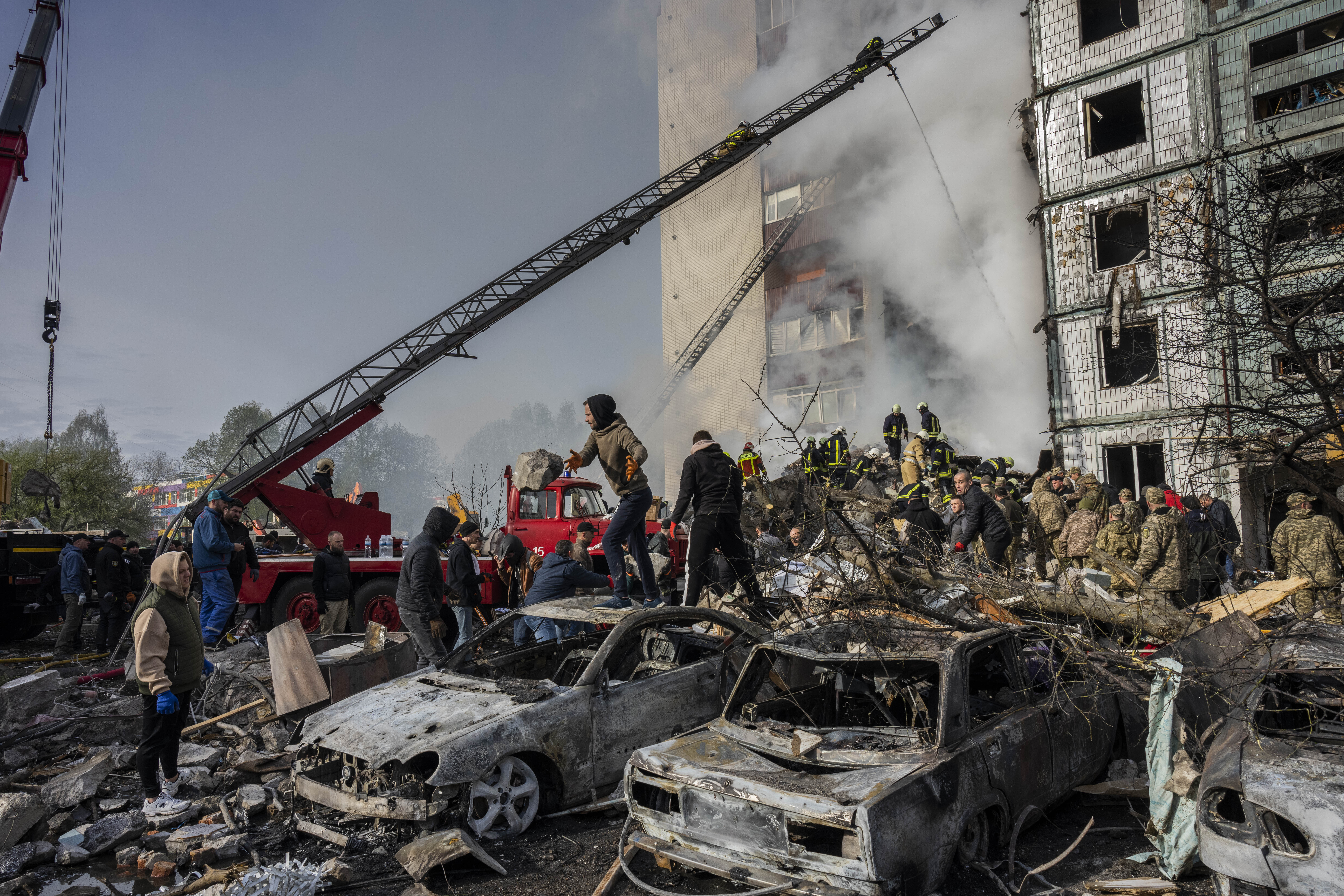 Video: ataques rusos contra dos ciudades de Ucrania dejó más de una decena de muertos 