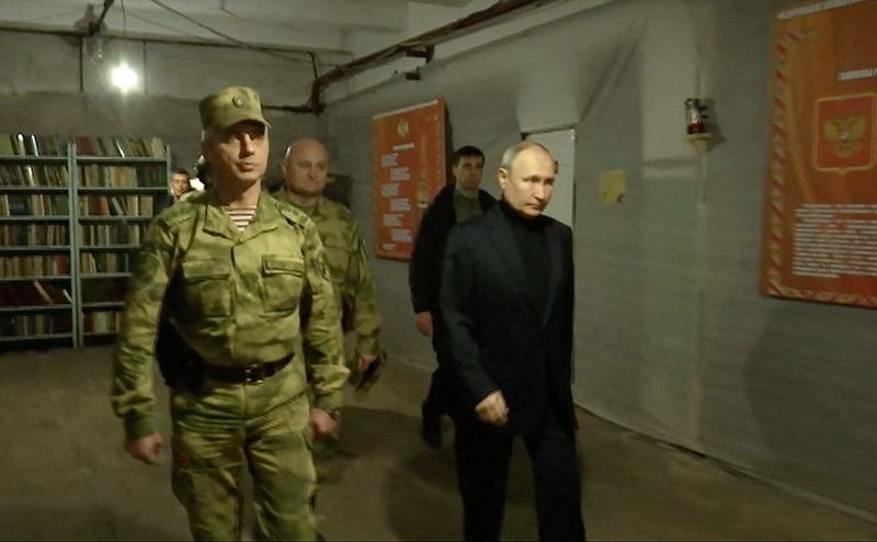 Vladimir Putin visita Luhansk (Kremlin.ru/Handout via REUTERS)
