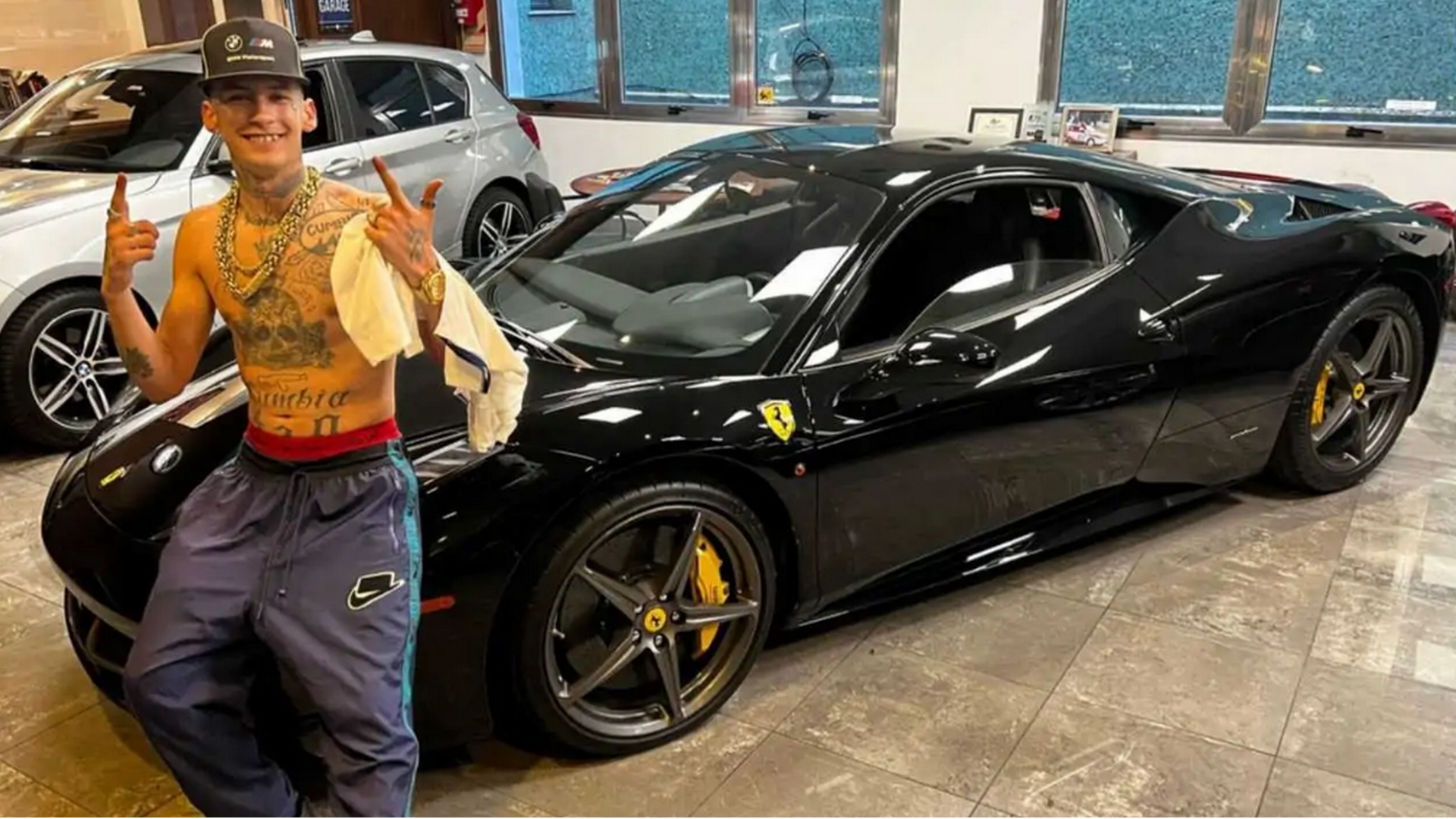 L-Gante se mostró en una Ferrari de medio millón de dólares y aseguran que la pagó en efectivo