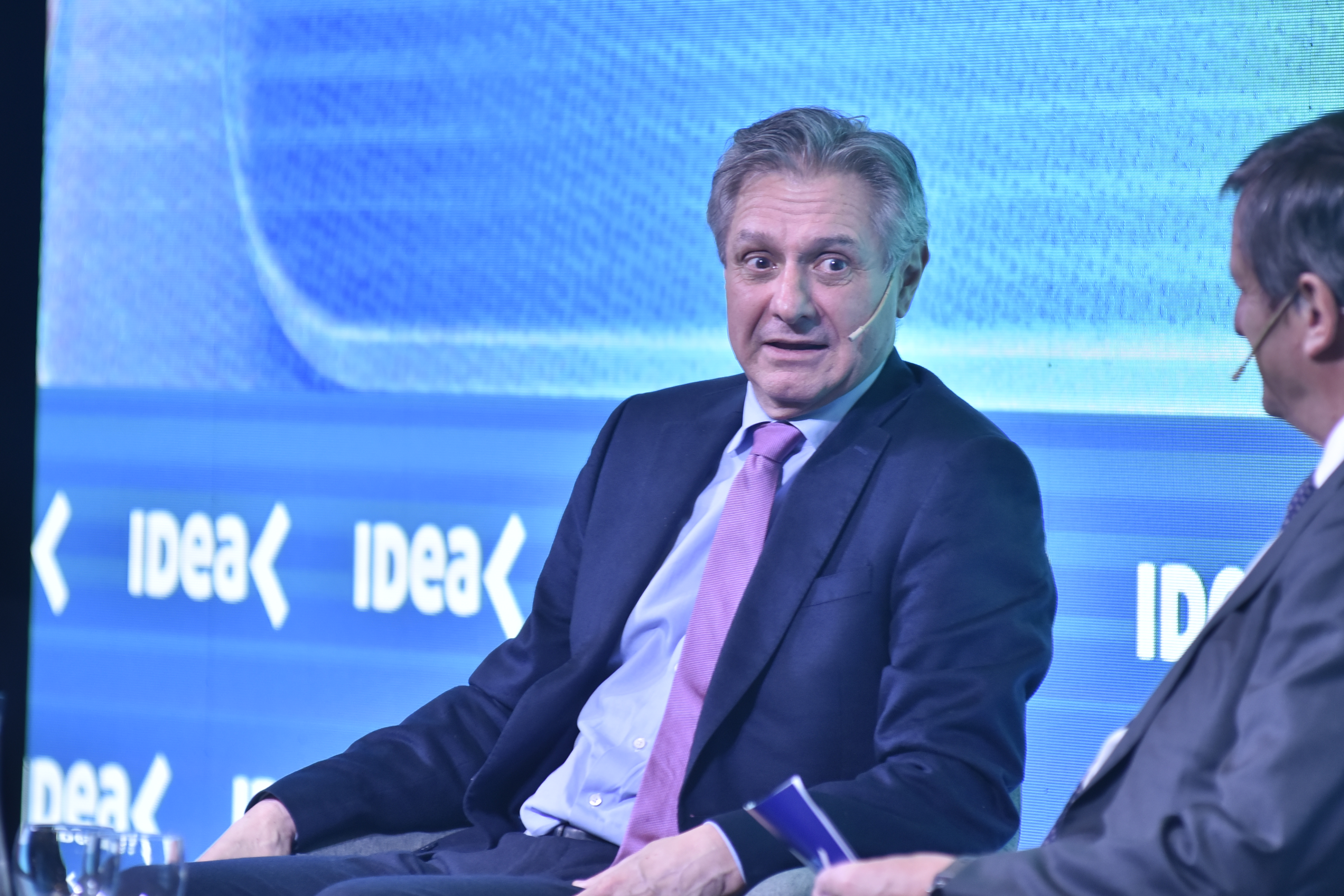 El viceministro de Caputo asegur&oacute; que el Gobierno comprar&aacute; USD 10.000 millones extra antes de las elecciones de 2027