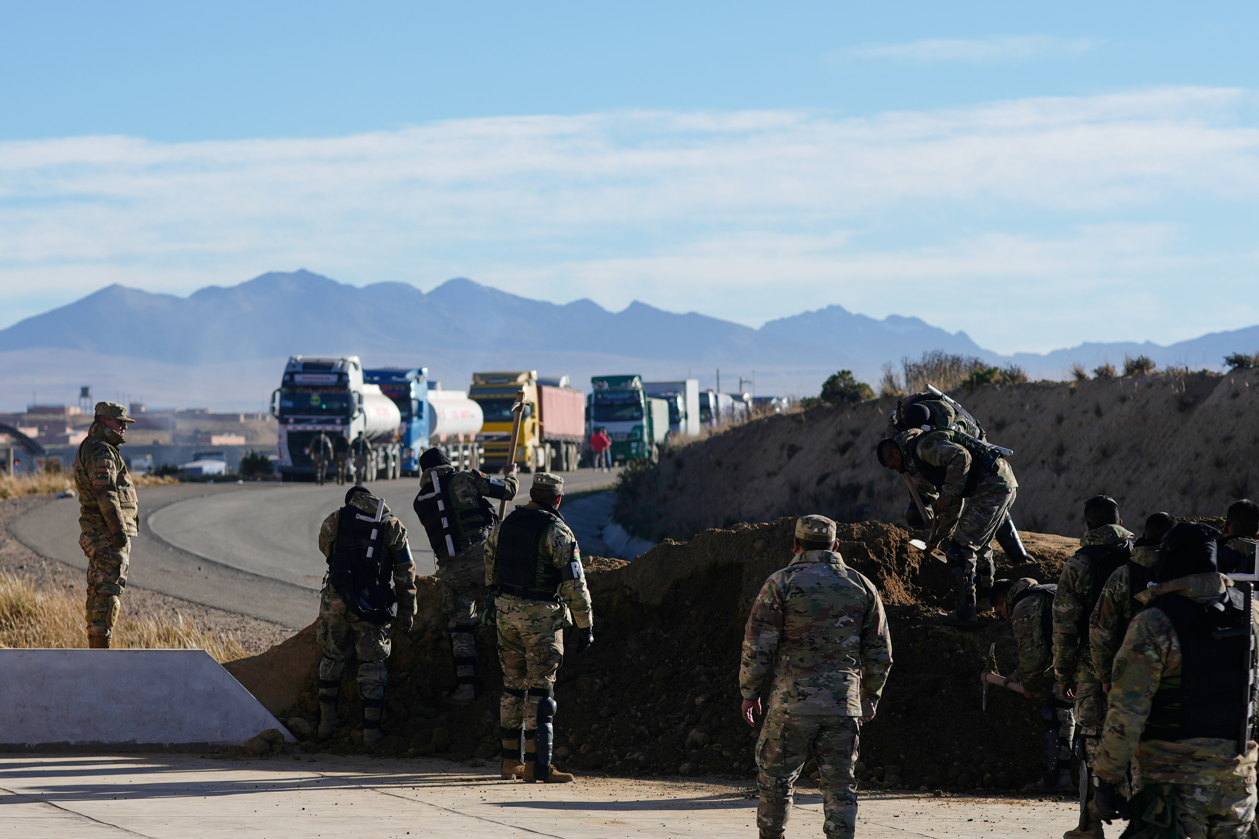 Cercado por los bloqueos, el Congreso boliviano autoriz&oacute; la intervenci&oacute;n de las Fuerzas Armadas en las protestas