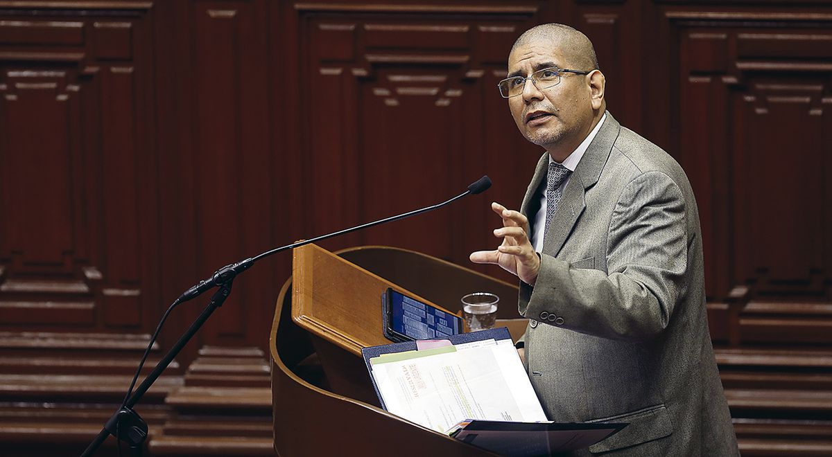 Ministro del Interior, Dimitri Senmache, fue censurado por el Congreso de la República