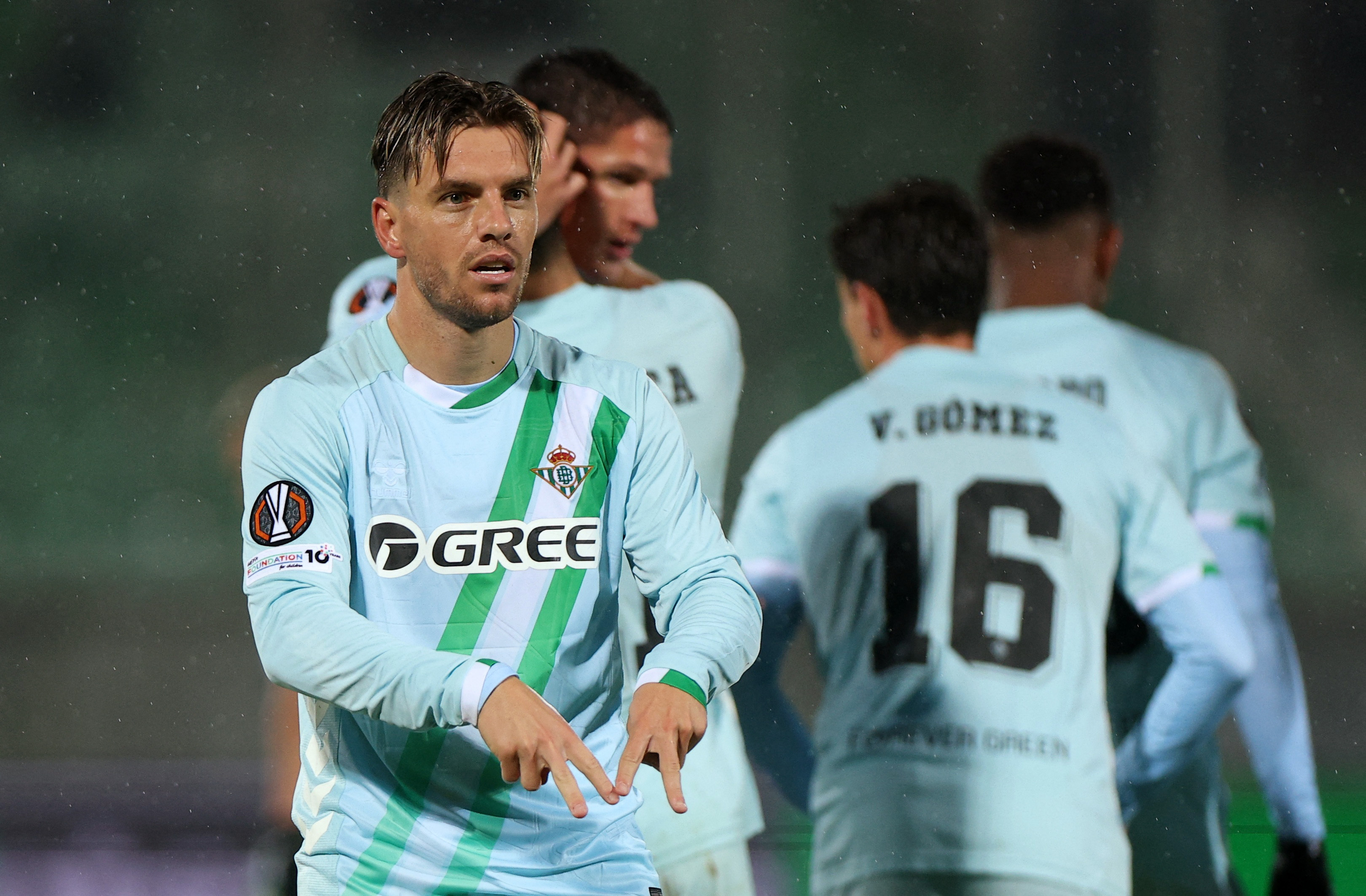 Córdoba: se incendió un depósito de materiales eléctricos y un hombre debió ser rescatado del interior