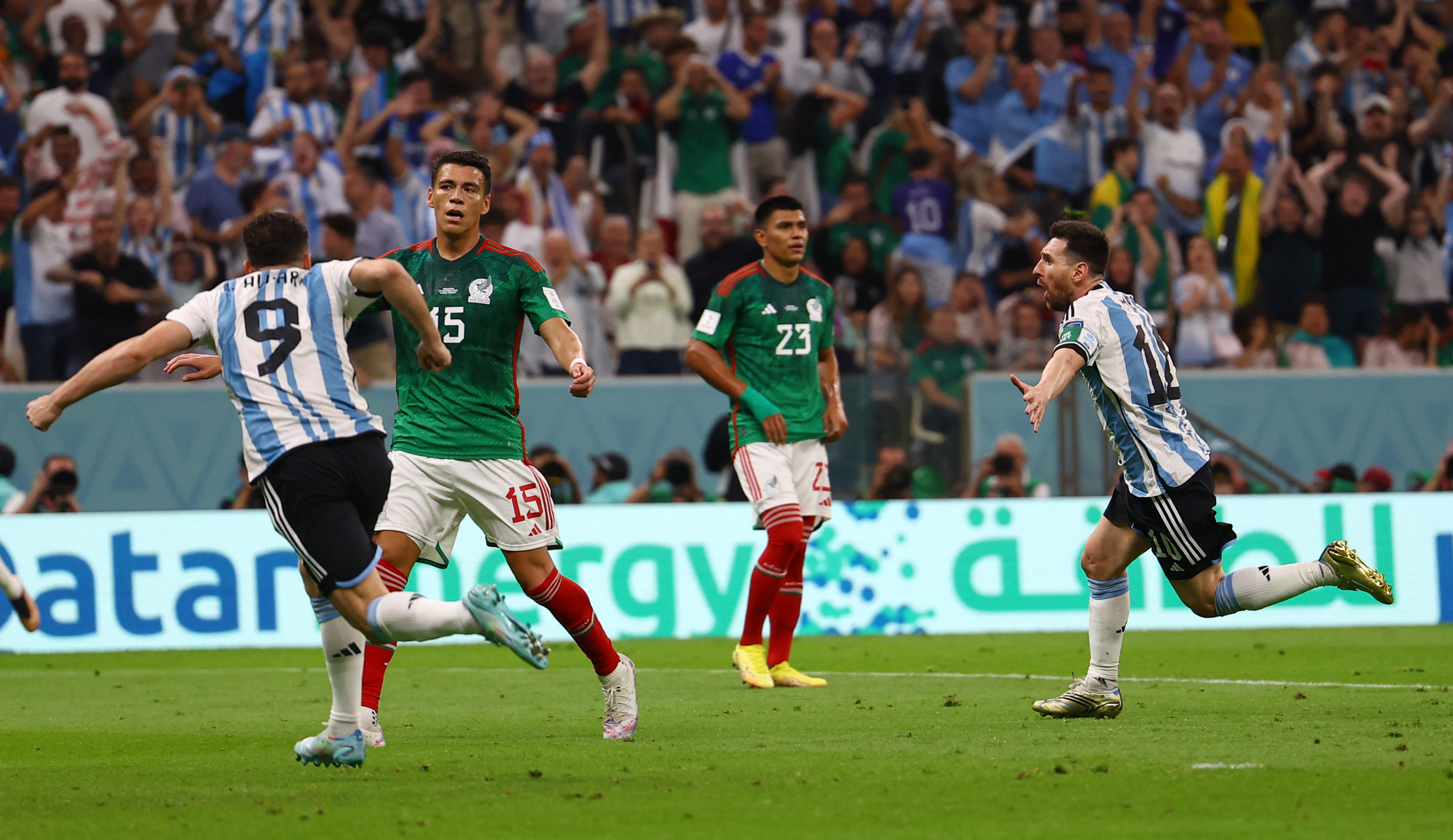 Argentina venció a México 2-0 (Reuters/Kai Pfaffenbach)