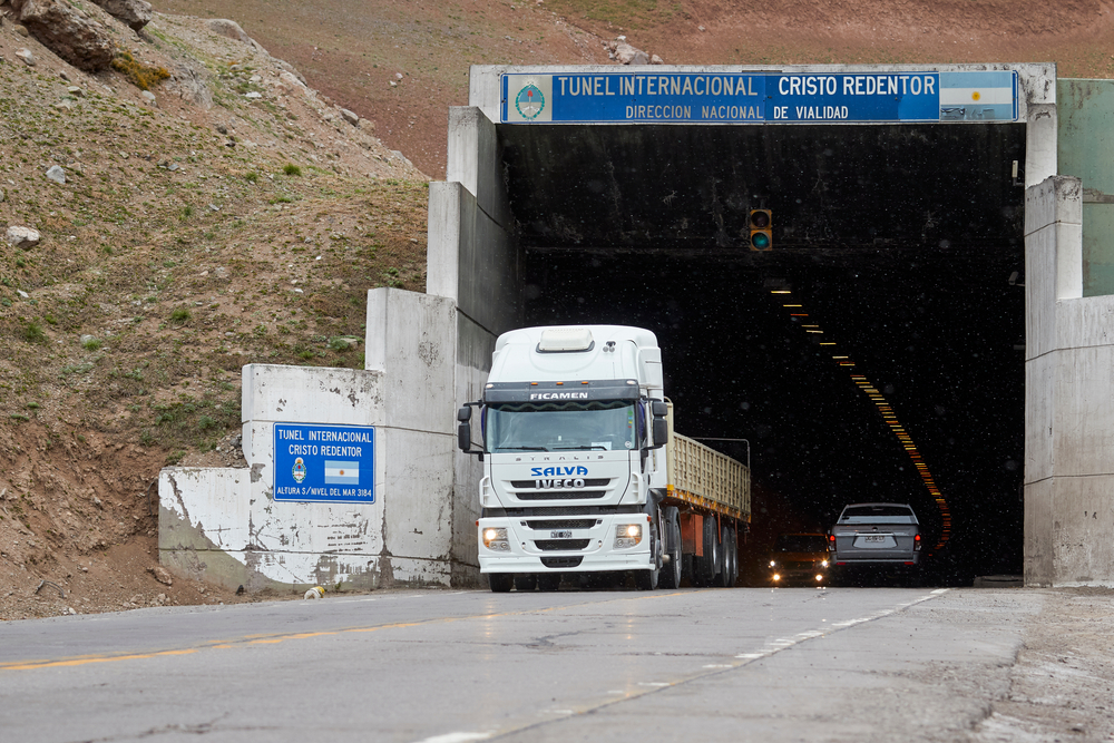 La empresa que fabrica Fiat, Peugeot, Citroën y Ram frenó la producción en su planta de El Palomar hasta marzo