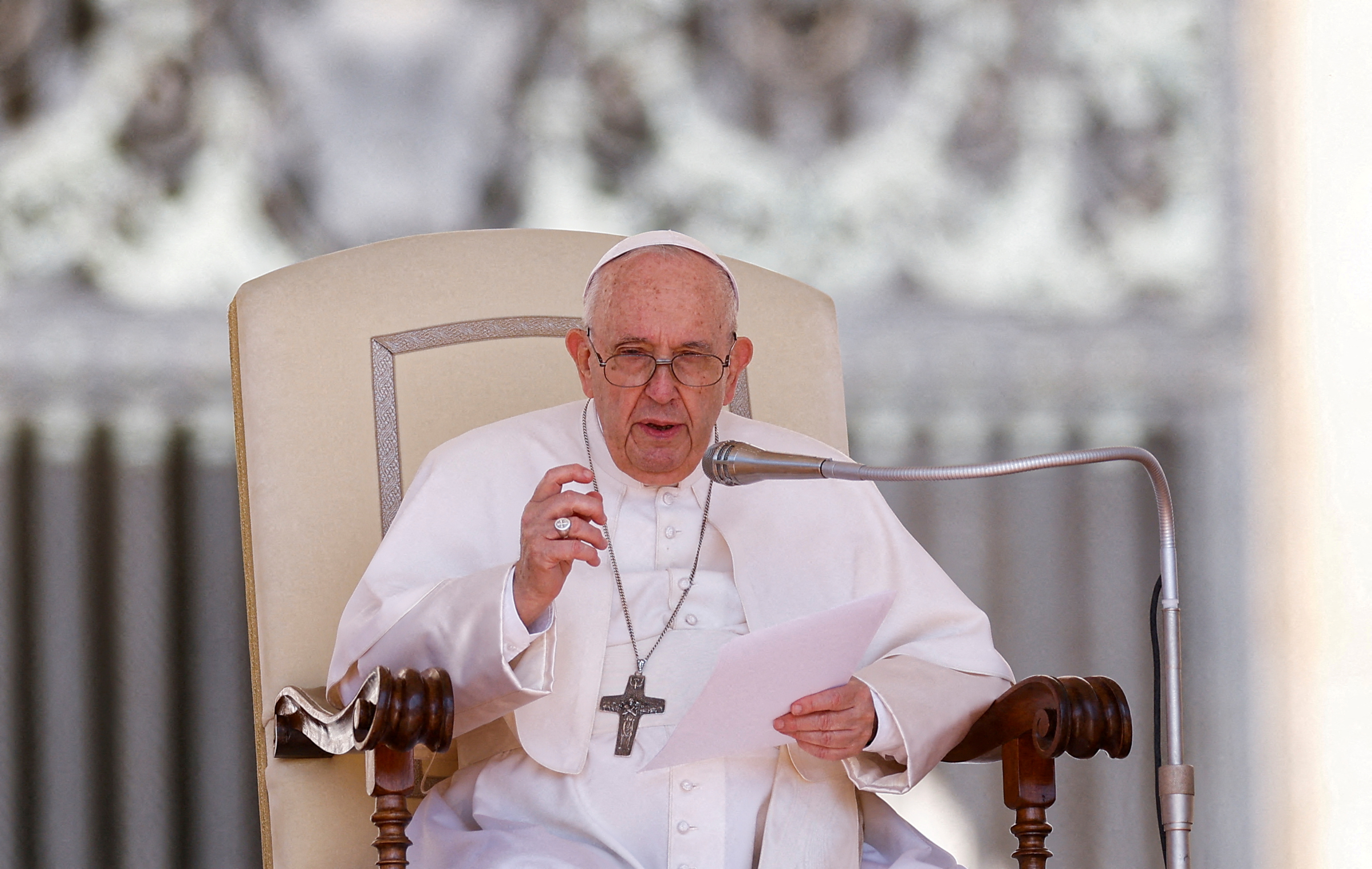 FOTO DE ARCHIVO: El papa Francisco habla durante la audiencia general semanal en el Vaticano, el 11 de mayo de 2022. REUTERS/Guglielmo Mangiapane