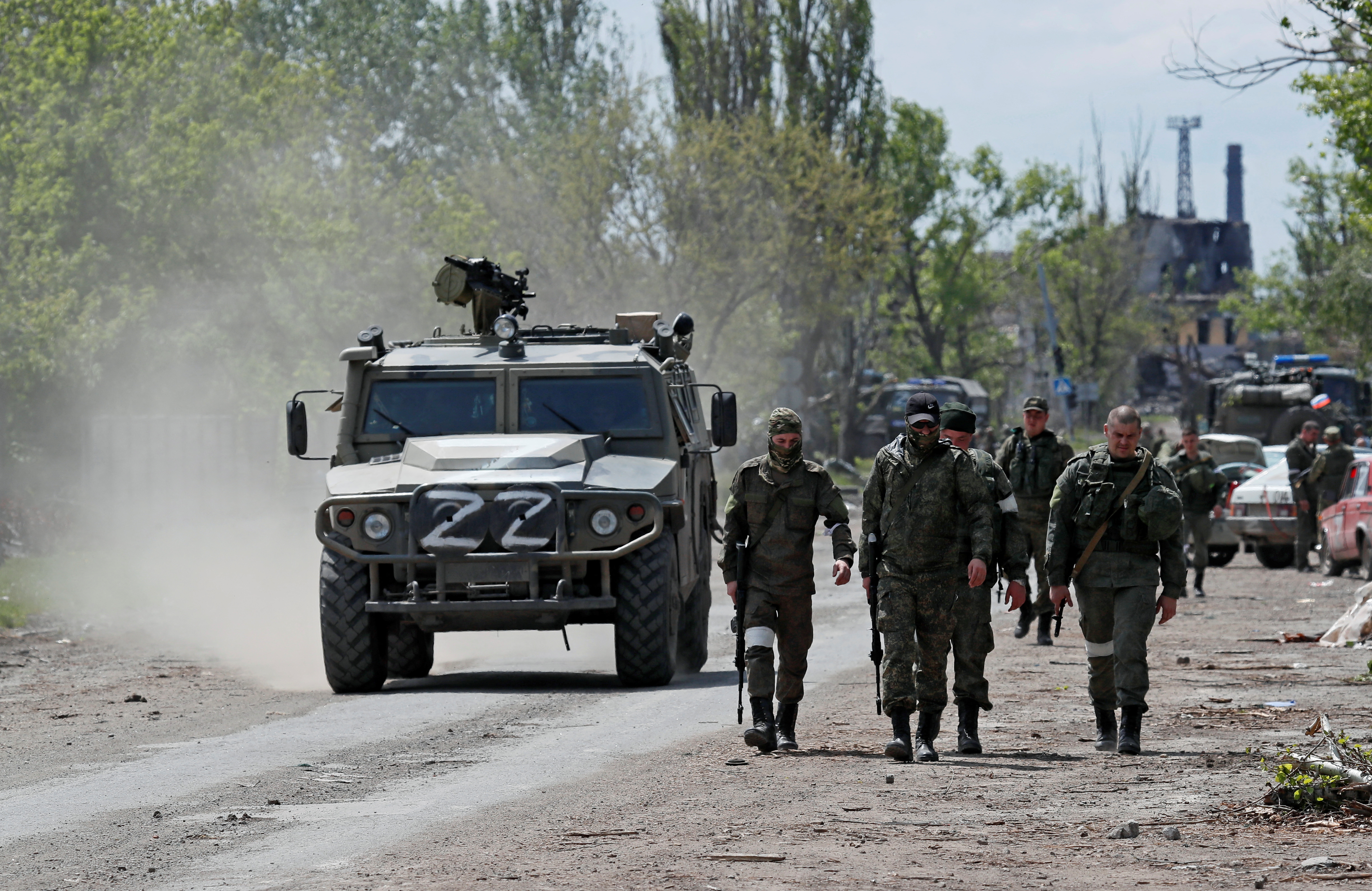 Las tropas rusas realizan patrullajes constantes en la región de Mariupol