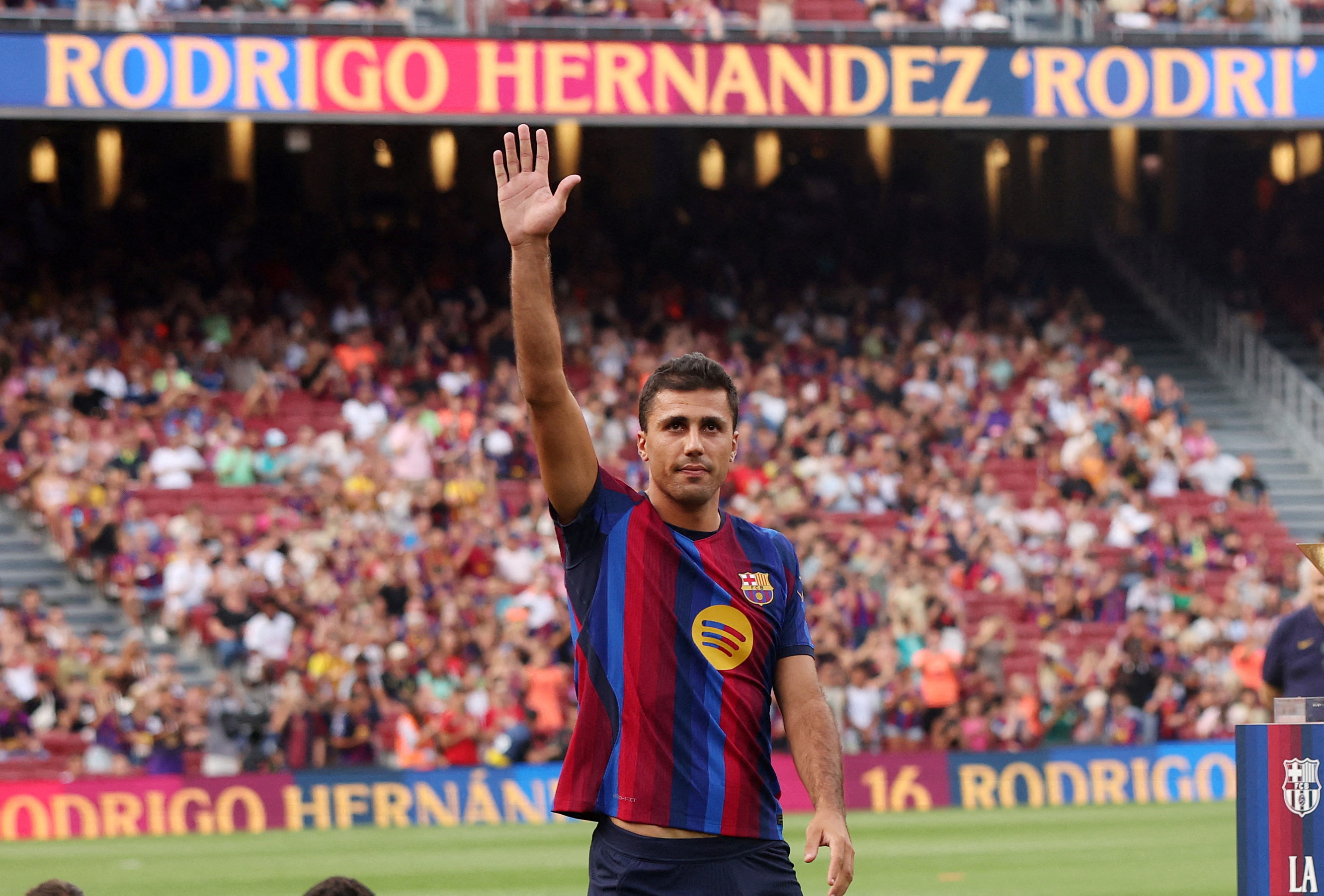 Escándalo por la ácida crítica de Rodri al Valencia que captaron las cámaras en la goleada del Barcelona: "Son muy malos"