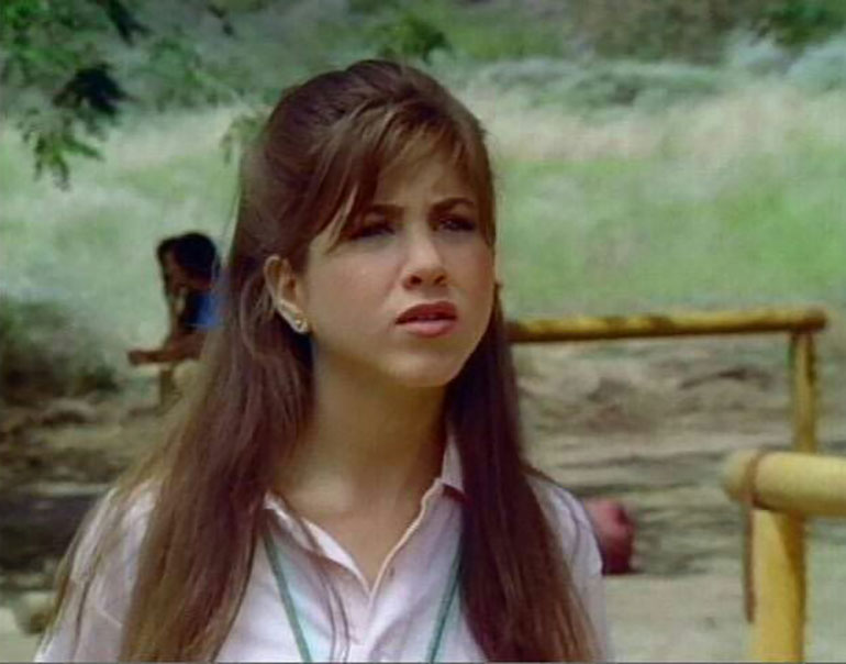 Jennifer Aniston debutó en cine en una película de terror de 1993 llamada Leprechaun, que en América Latina se conoció como El duende maldito