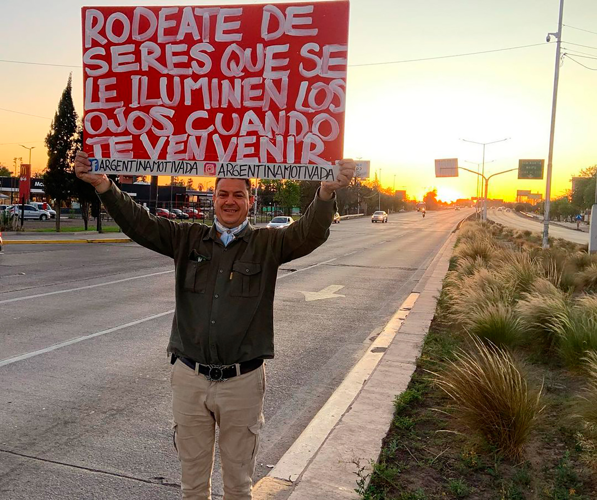 "A veces la gente cree que estoy pidiendo y me quiere dar plata. Pero yo siempre me niego", dice. A veces aprovechan su penetración para realizar colectas solidarias
