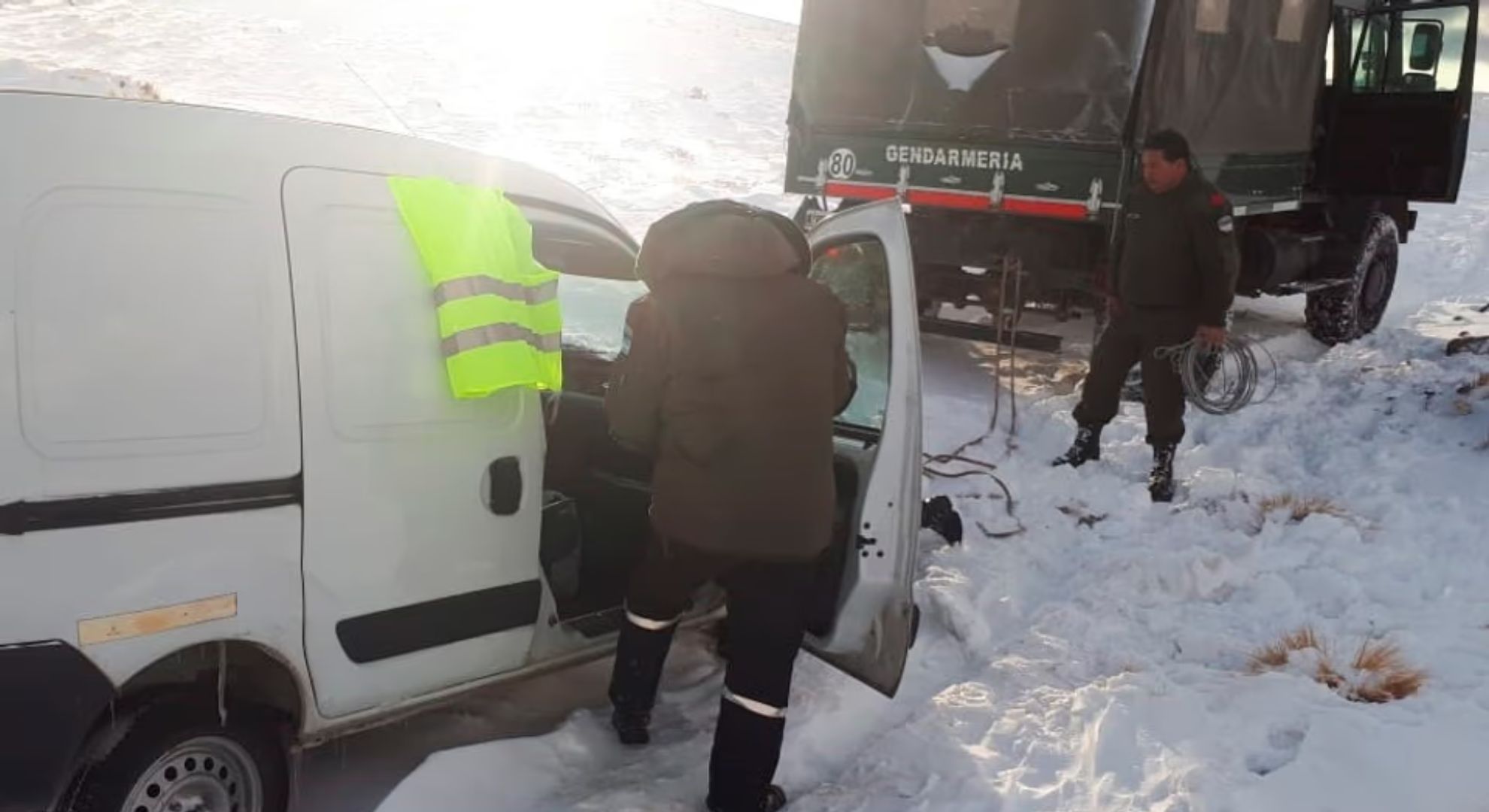 Rescataron a m&aacute;s de 20 personas que hab&iacute;an quedado atrapadas en la nieve durante el temporal en Mendoza