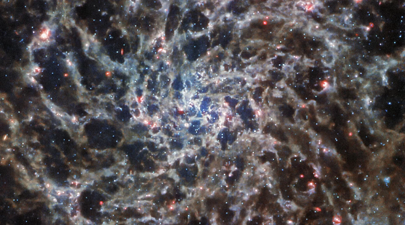El telescopio James Webb muestra los huesos ocultos de esta galaxia espiral