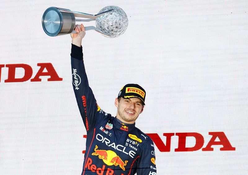Max Verstappen de Red Bull celebra la victoria en el Circuito de Suzuka, Gran Premio de Japón (REUTERS/Kim Kyung-Hoon)