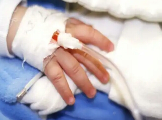 Falleció bebé herida en enfrentamiento entre hinchas del fútbol en Cali
