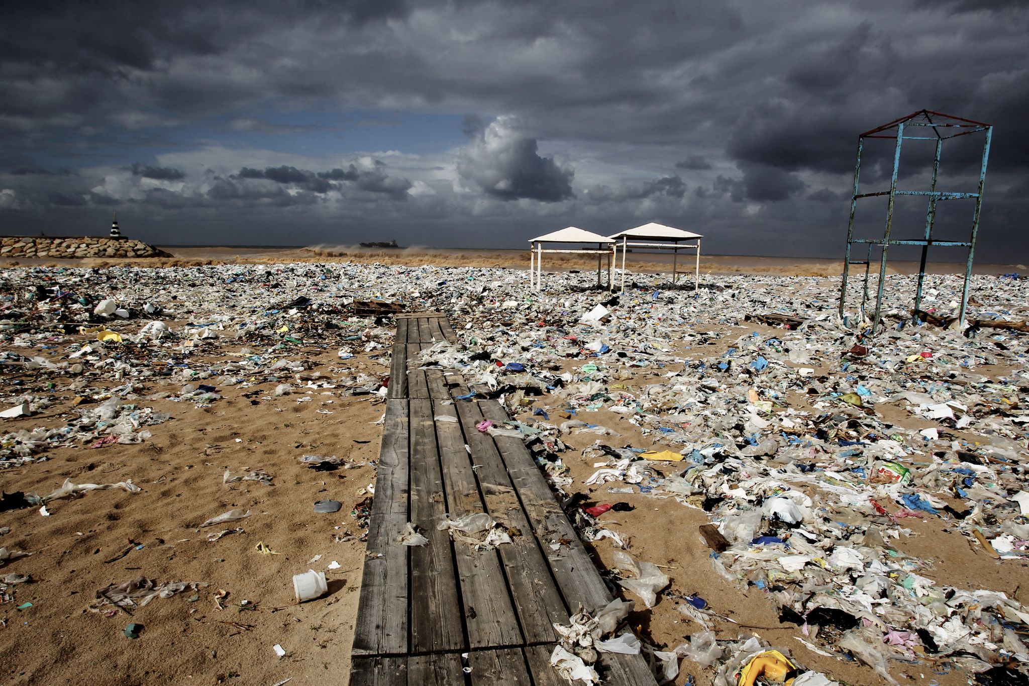 Las consecuencias de la contaminación por plástico son “nefastas para la salud, la economía, la biodiversidad y el clima” (Foto: Marwan Naamani/dpa)
