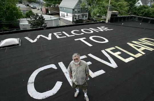 El polémico techo de Gabin dice "Bienvenidos a Cleveland"