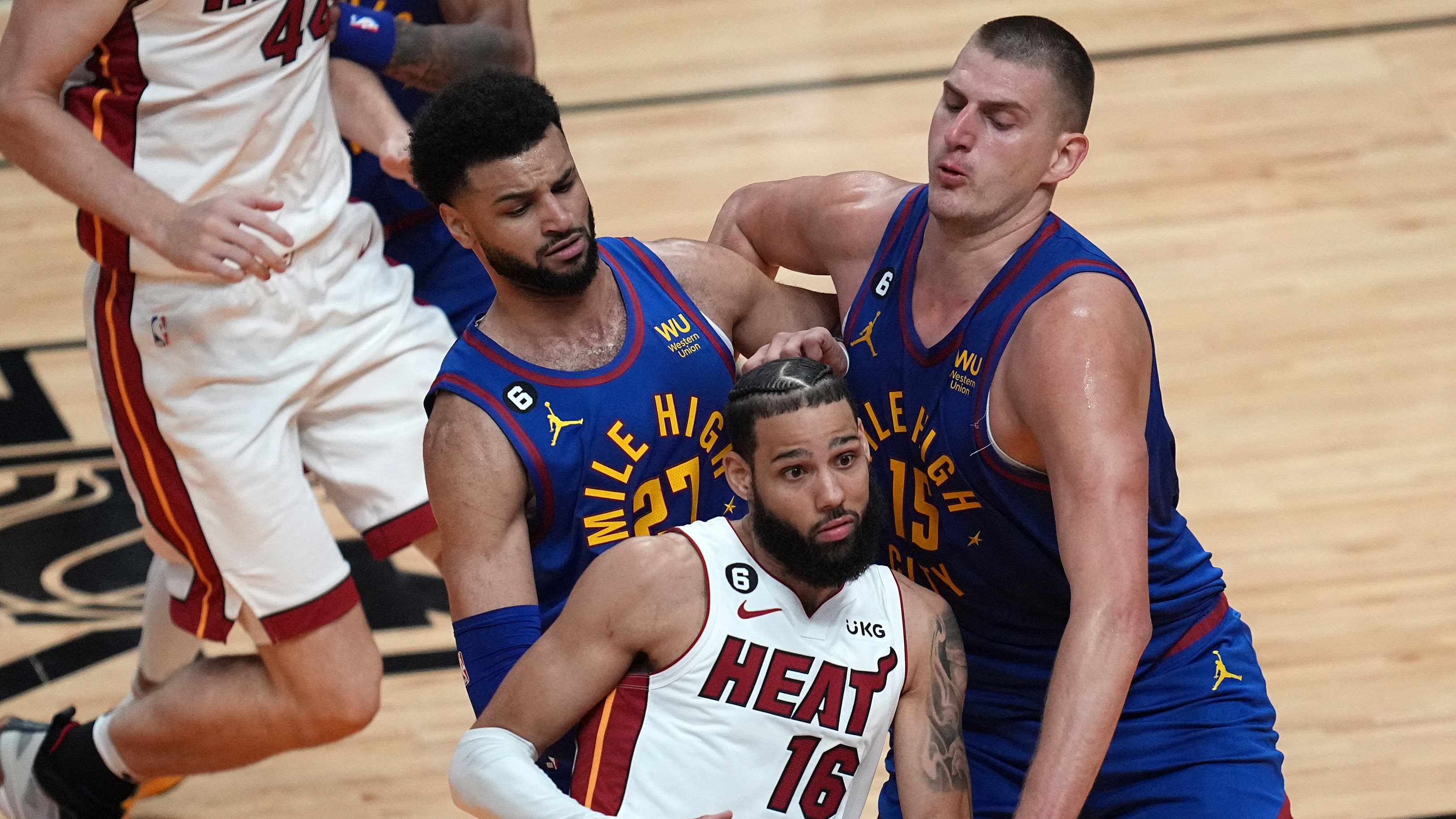 En una noche marcada por el hito histórico de Jamal Murray y Nikola Jokic, los Nuggets vencieron a Heat y están 2-1 en las finales de NBA