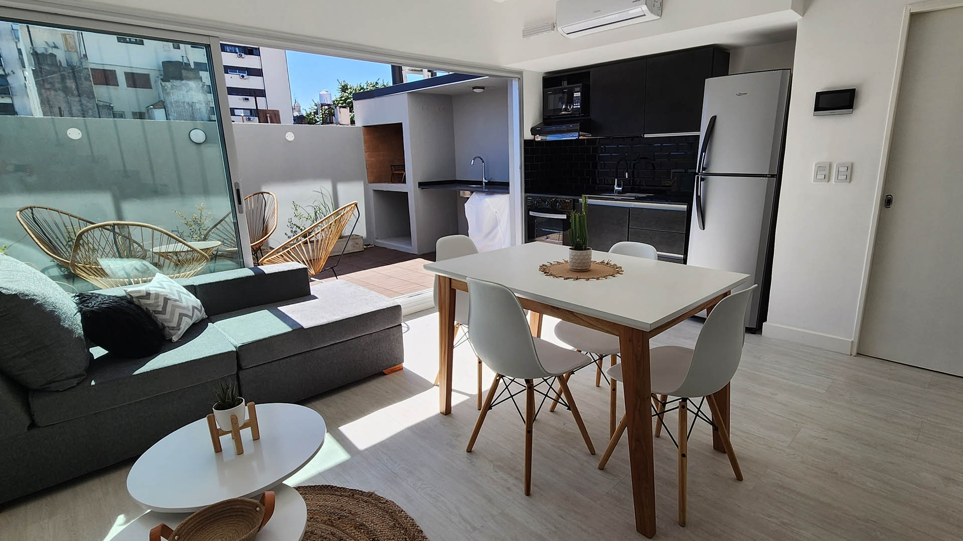 This is a unit in the PH Eco project that already works in the San Telmo neighborhood, the connection with the outside was also prioritized in the proposal